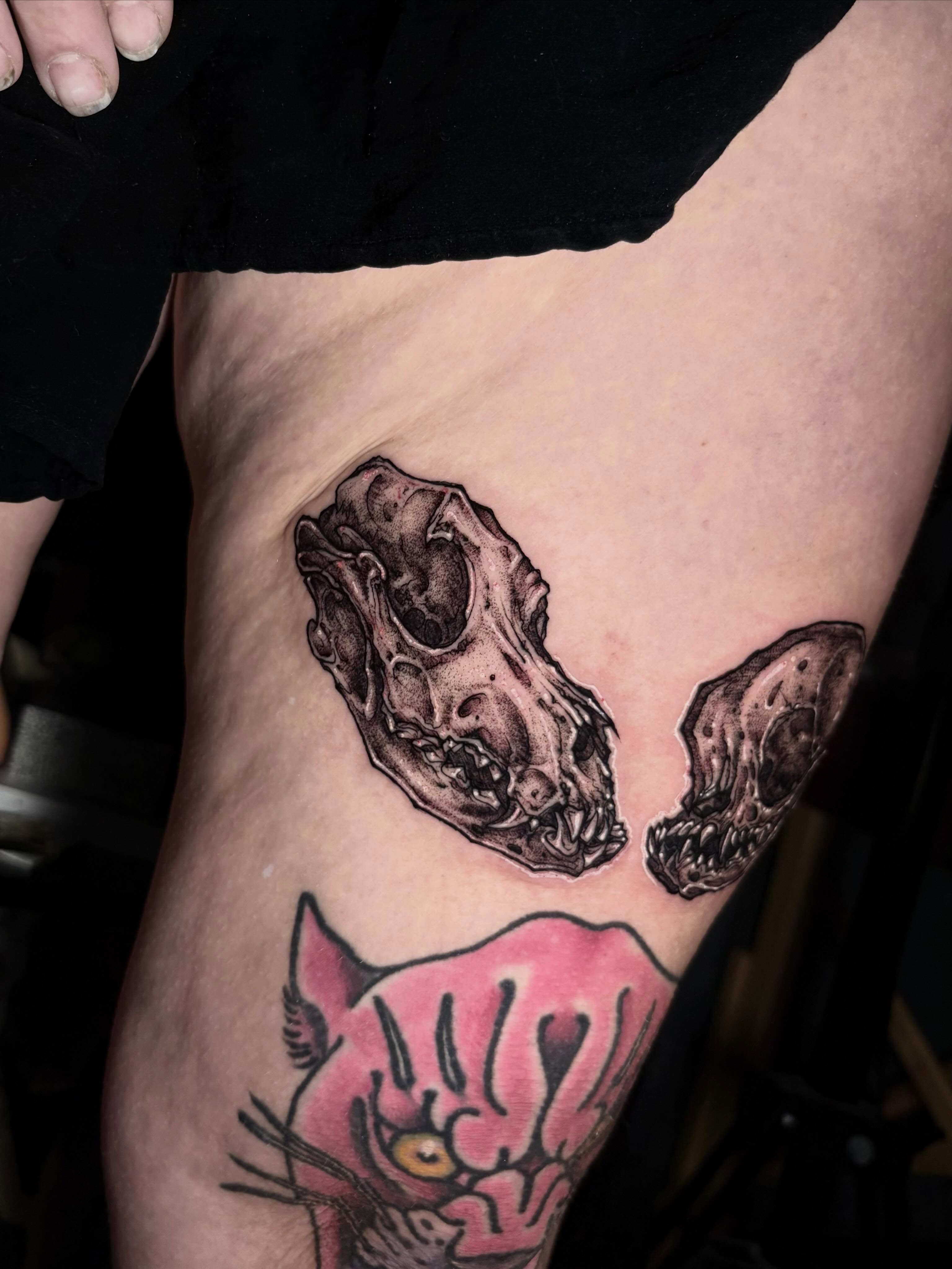 Tattoo by @lynscorpse — black_and_grey