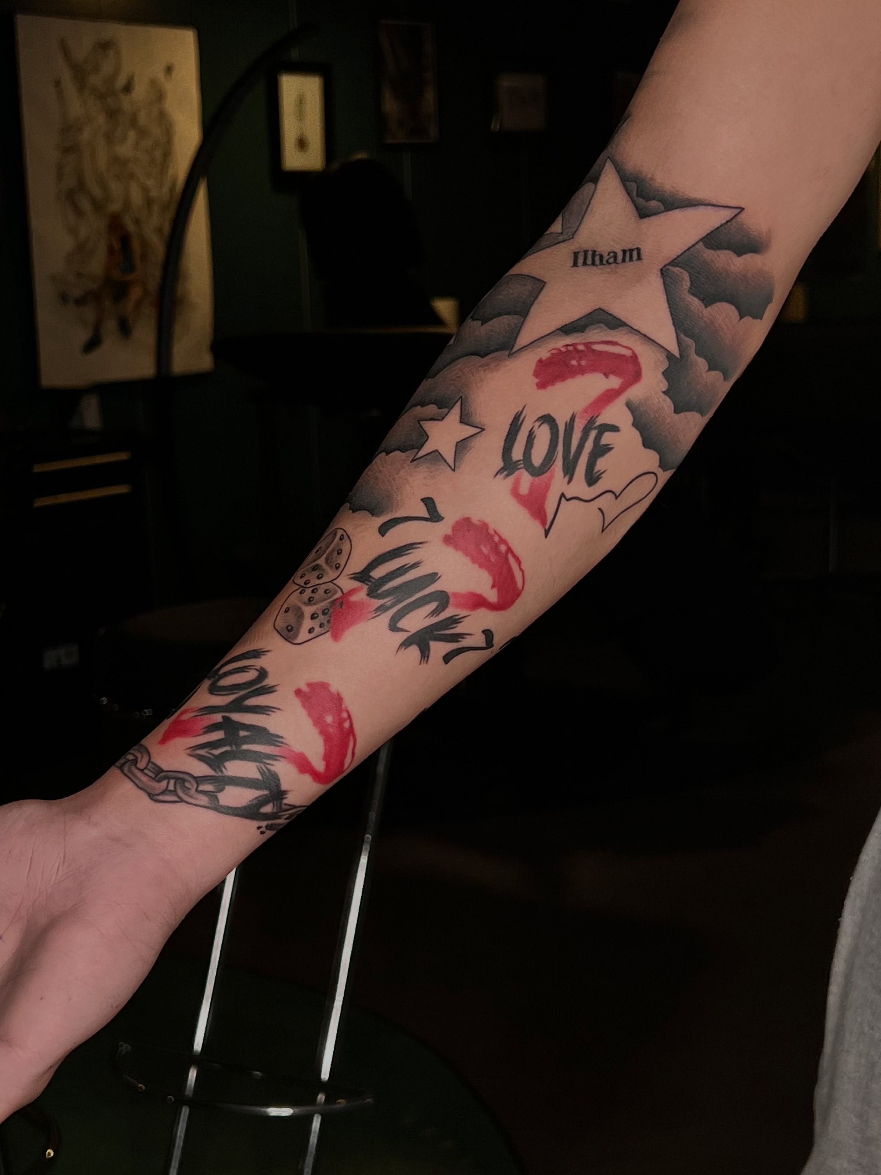 Love and luck American traditional tattoo on the forearm by Tattoo (Réaliste), Toulouse, Occitanie