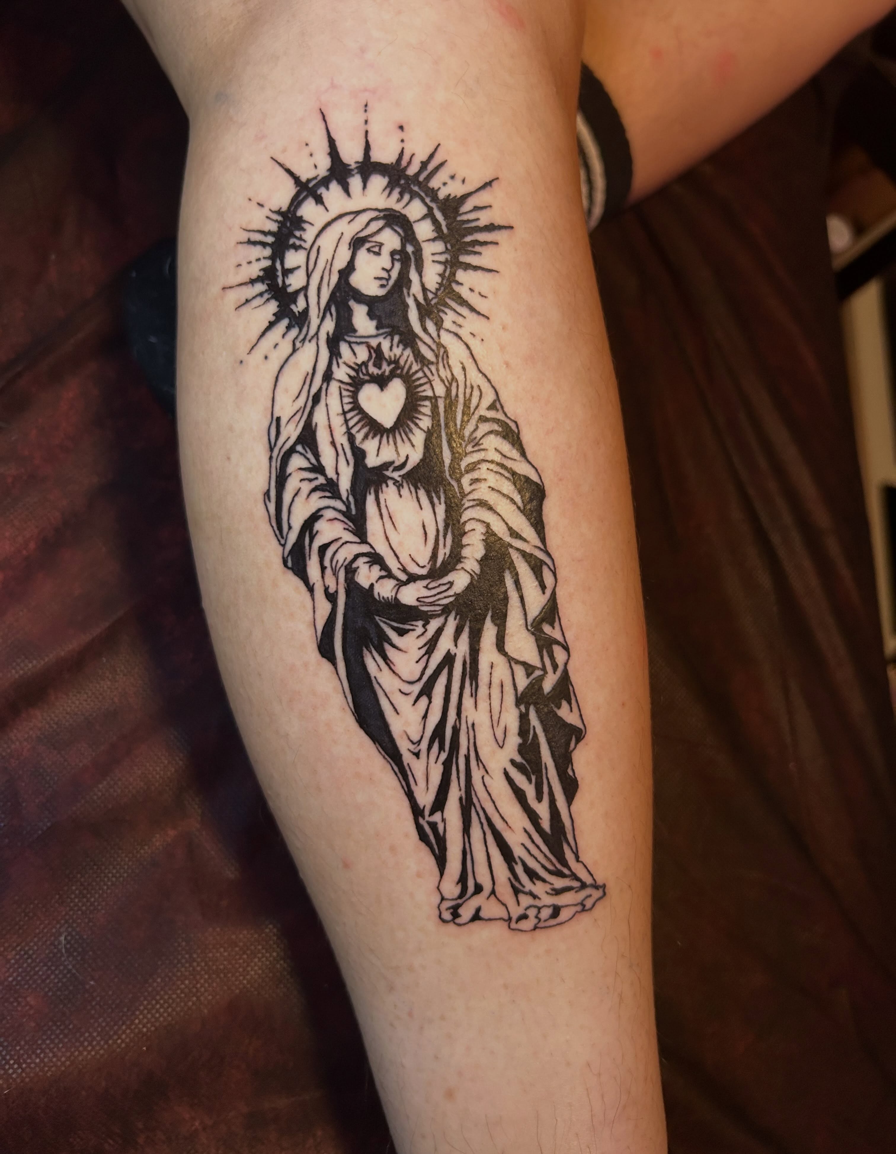 Virgin mary black and grey tattoo on the forearm by @delitotattoos