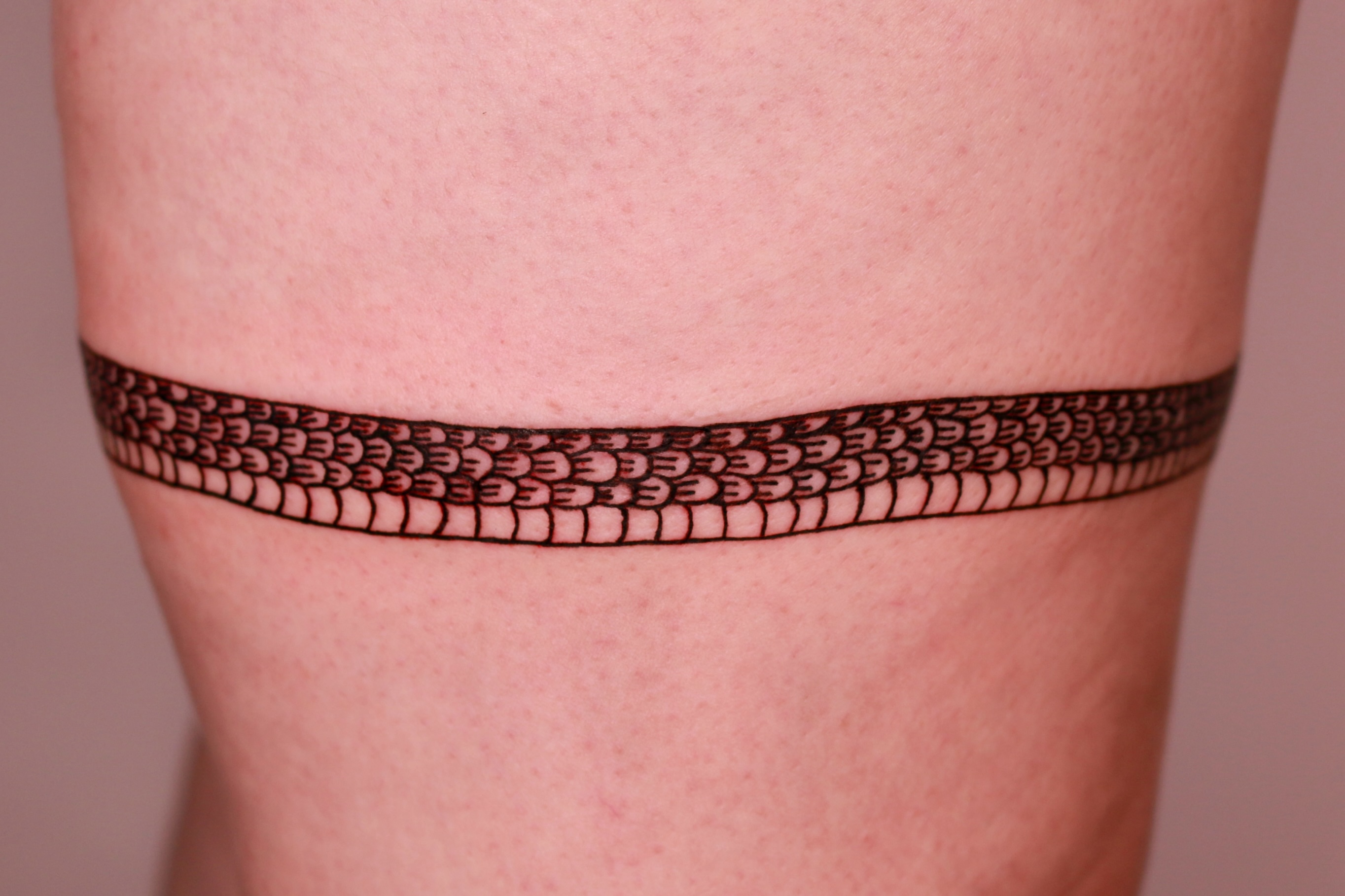 Scale pattern black and grey tattoo on the thigh by Mike