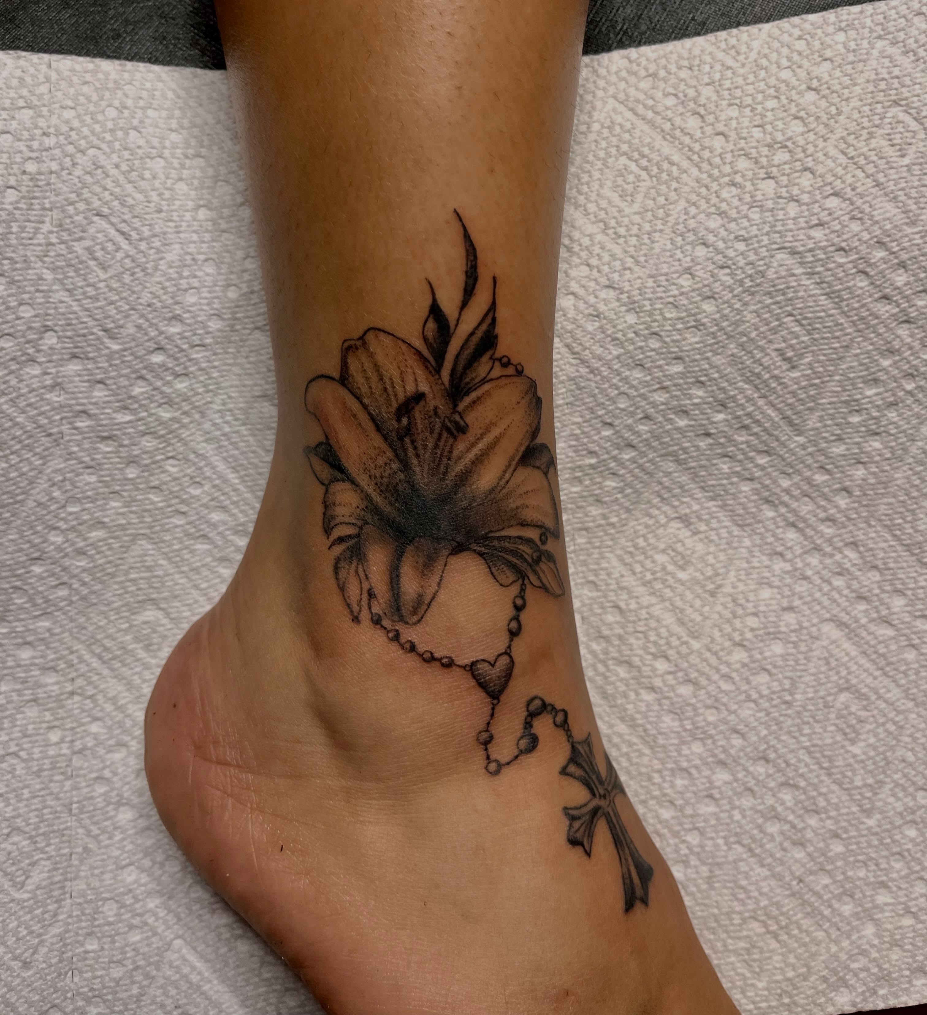 Tattoo by @mia_tatilla — black_and_grey