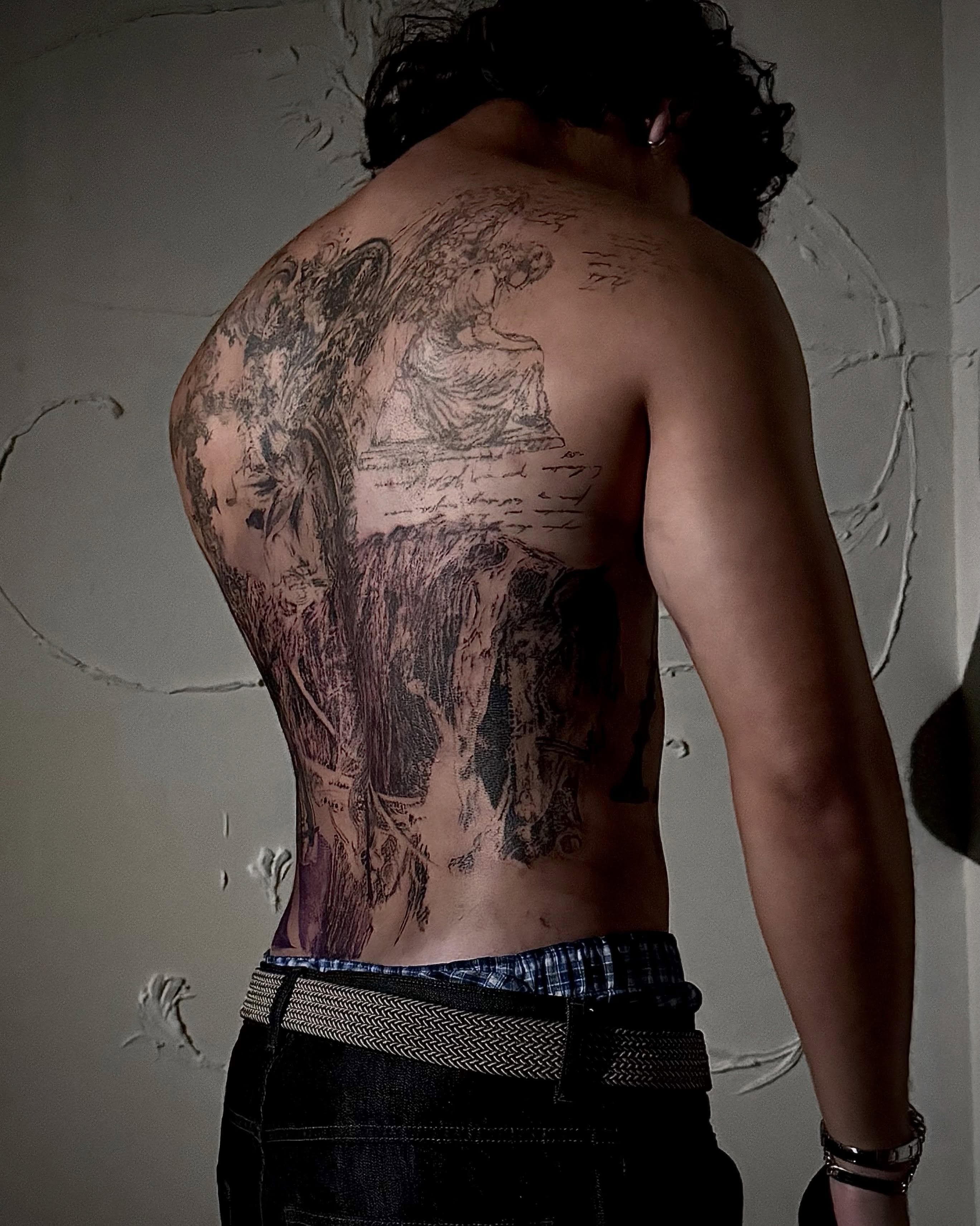 Mythological scene realism tattoo on the back by @douohv