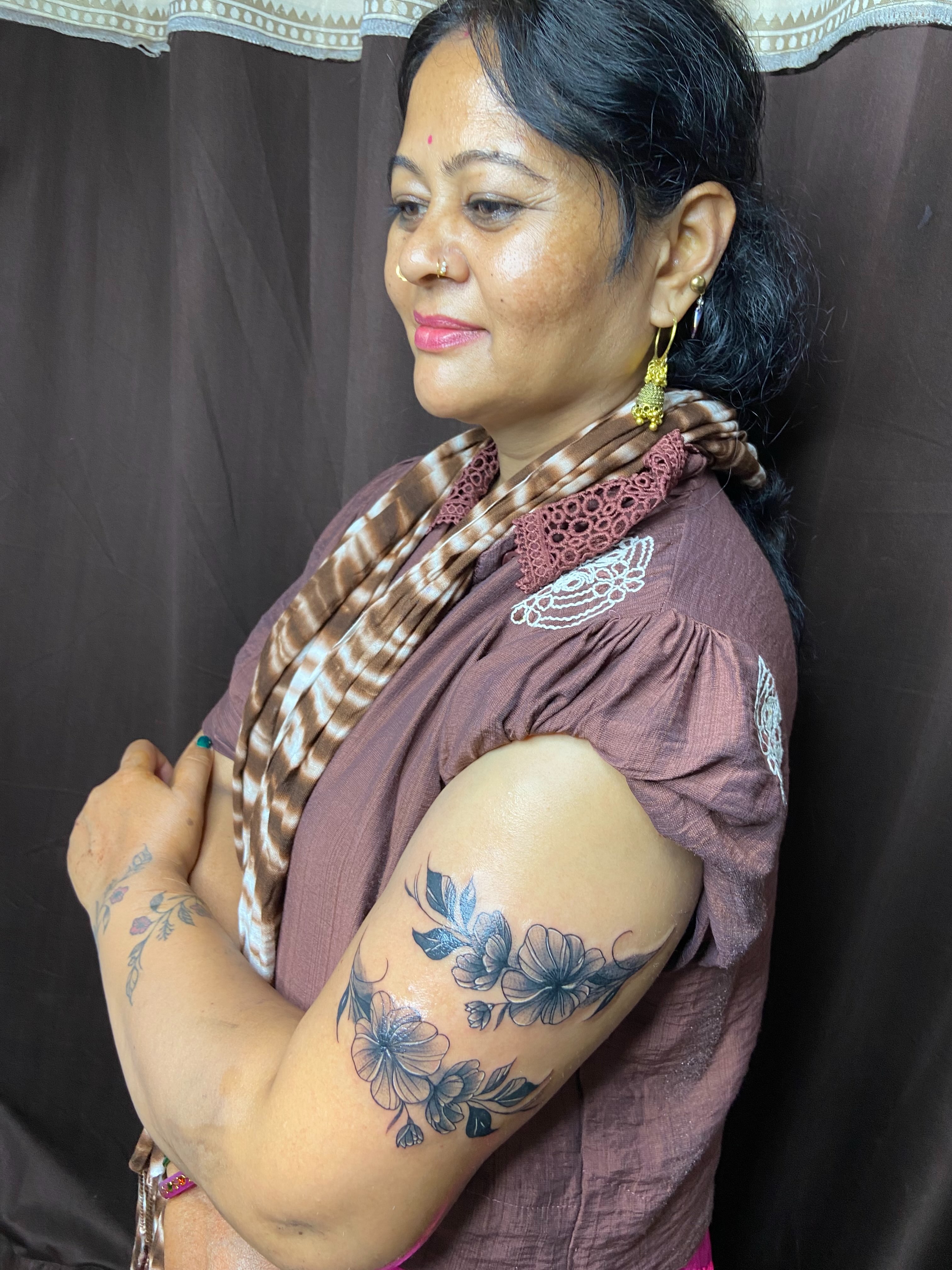 Floral black and grey tattoo on the upper arm by VR tattoo Studio