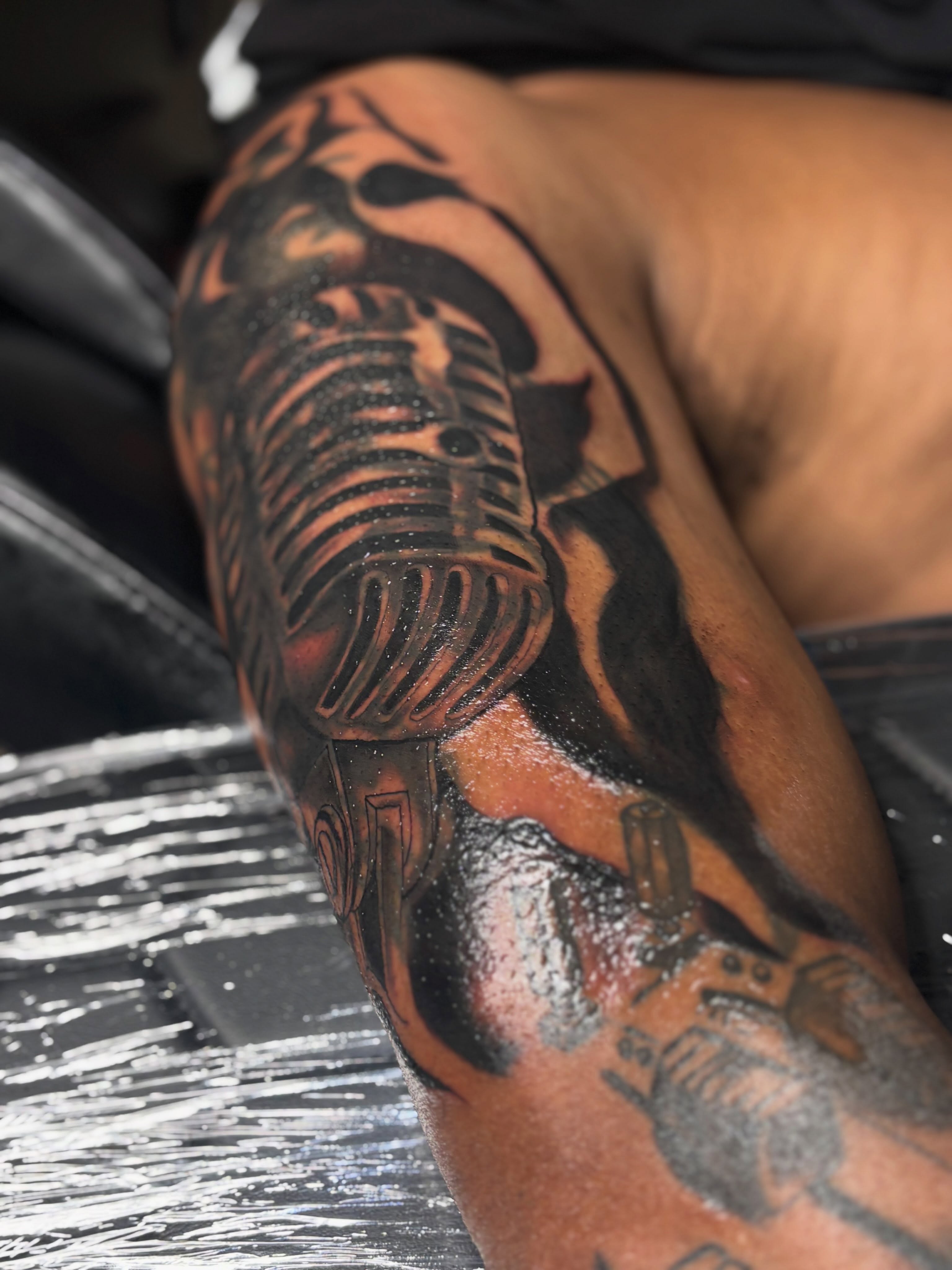 Robotic figure geometric tattoo on the thigh by Mr.K