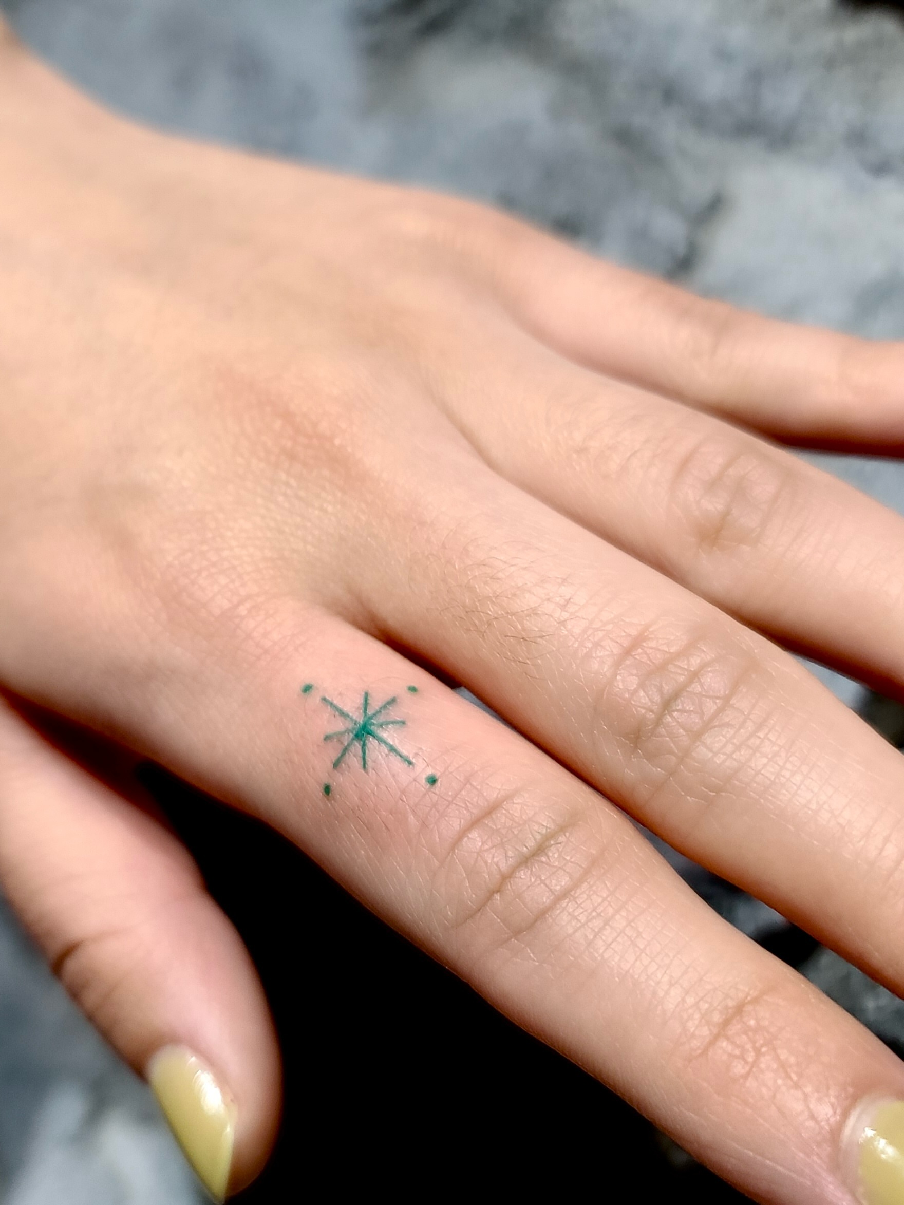 Tattoo by @nu9na_tattoo — geometric