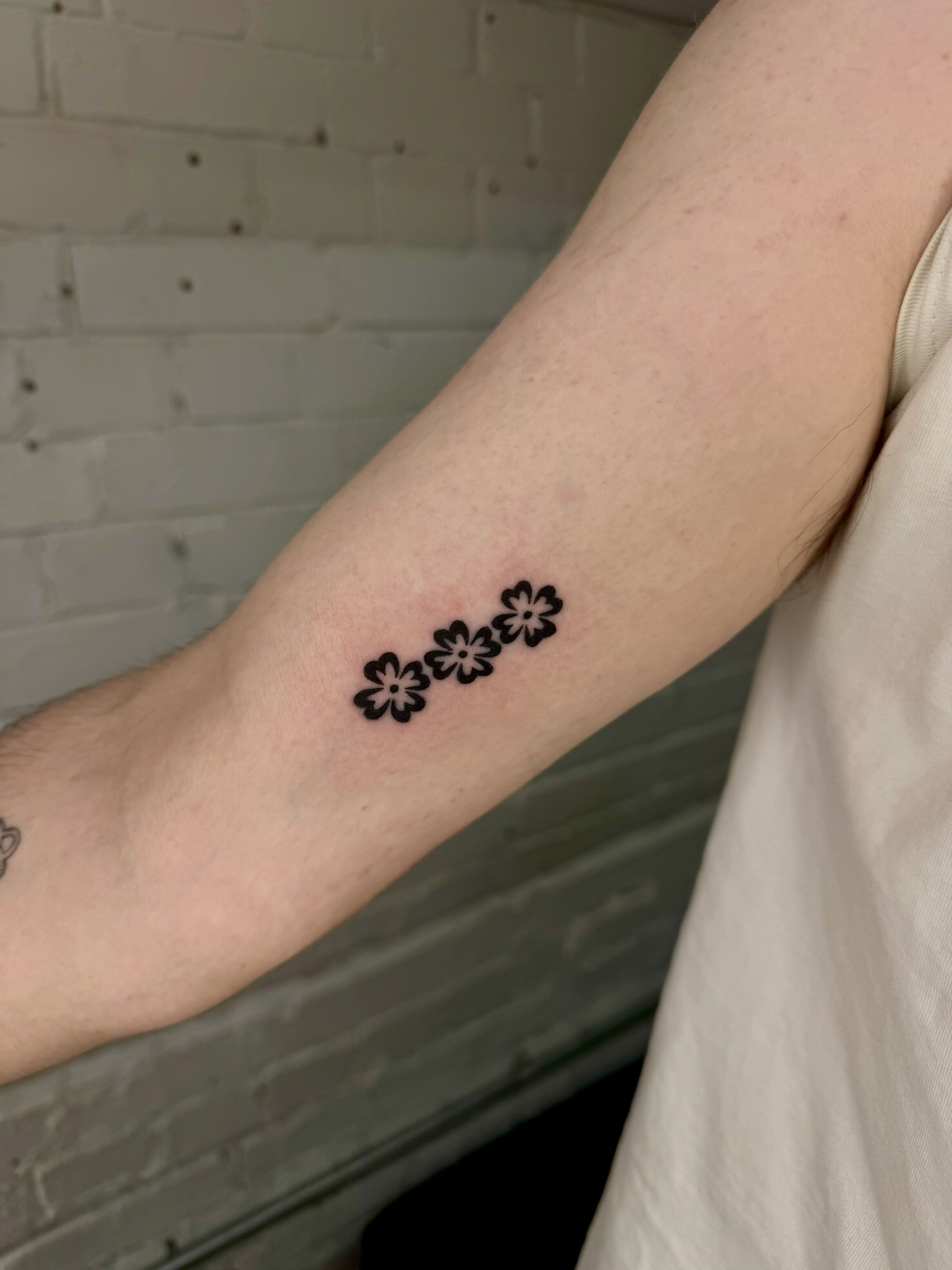 Tattoo by @studioalisi — dotwork