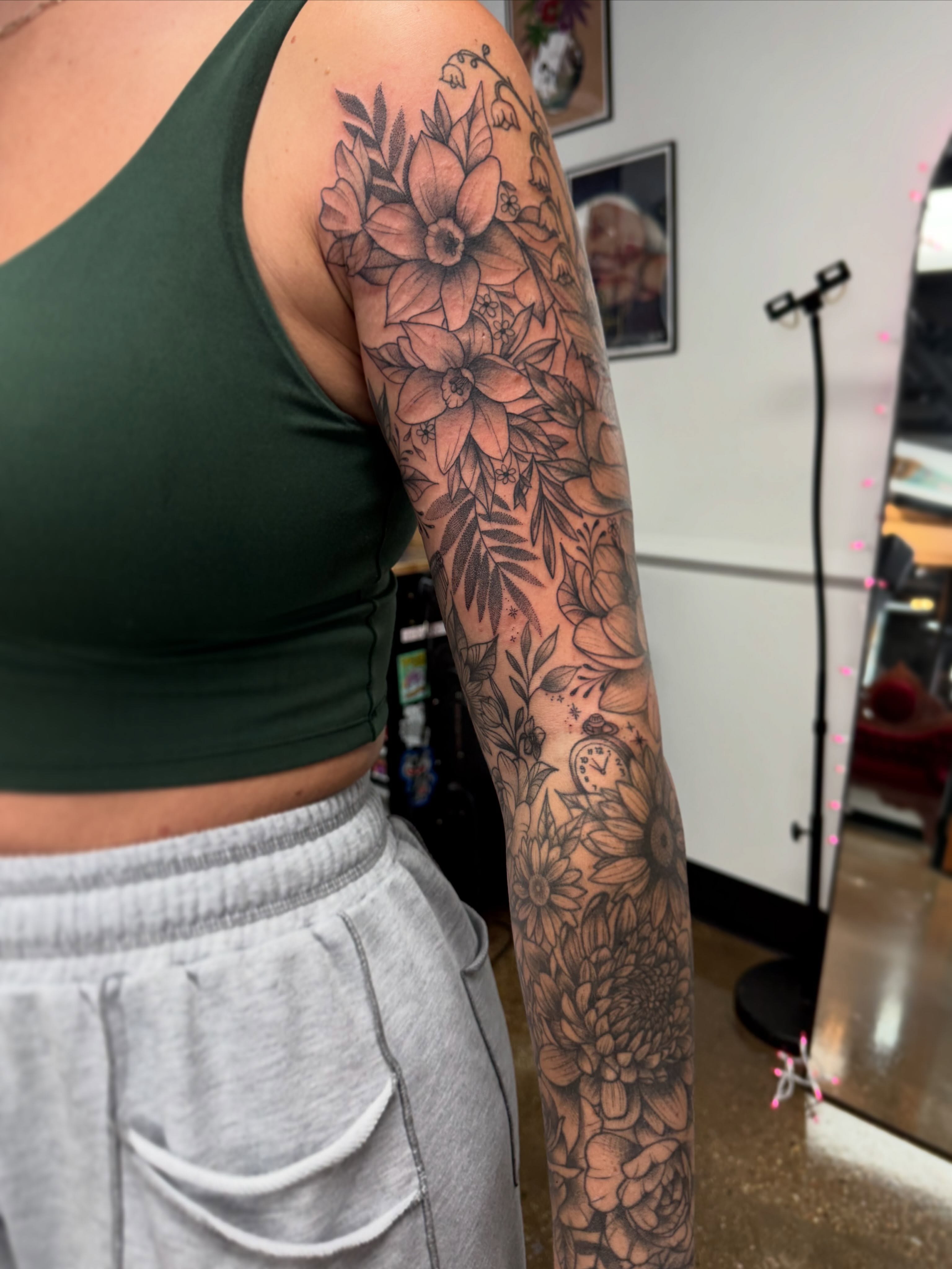 Tattoo by @annarttt — black_and_grey