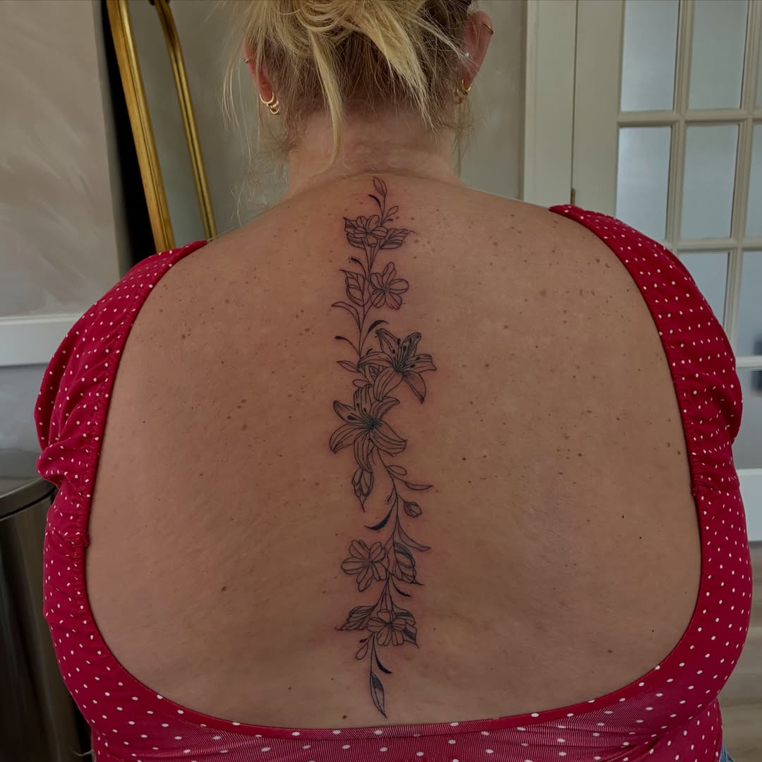 Flower vine fine line tattoo on the back by Lexie Decker, Canton, Ohio