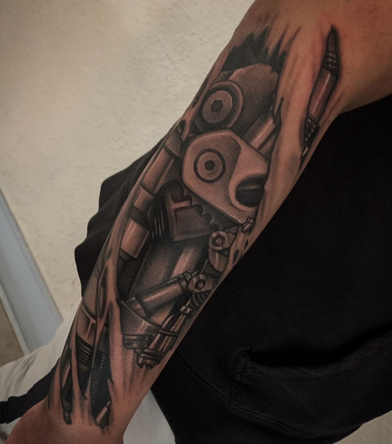 Mechanical robot realism tattoo on the forearm by Javier Rivera