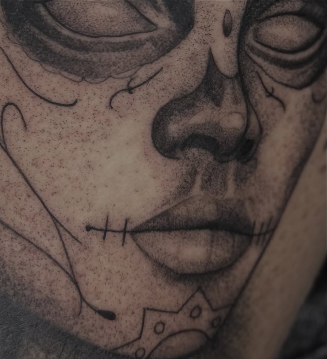 Skull dotwork tattoo on the forearm by Fabian Hellberg