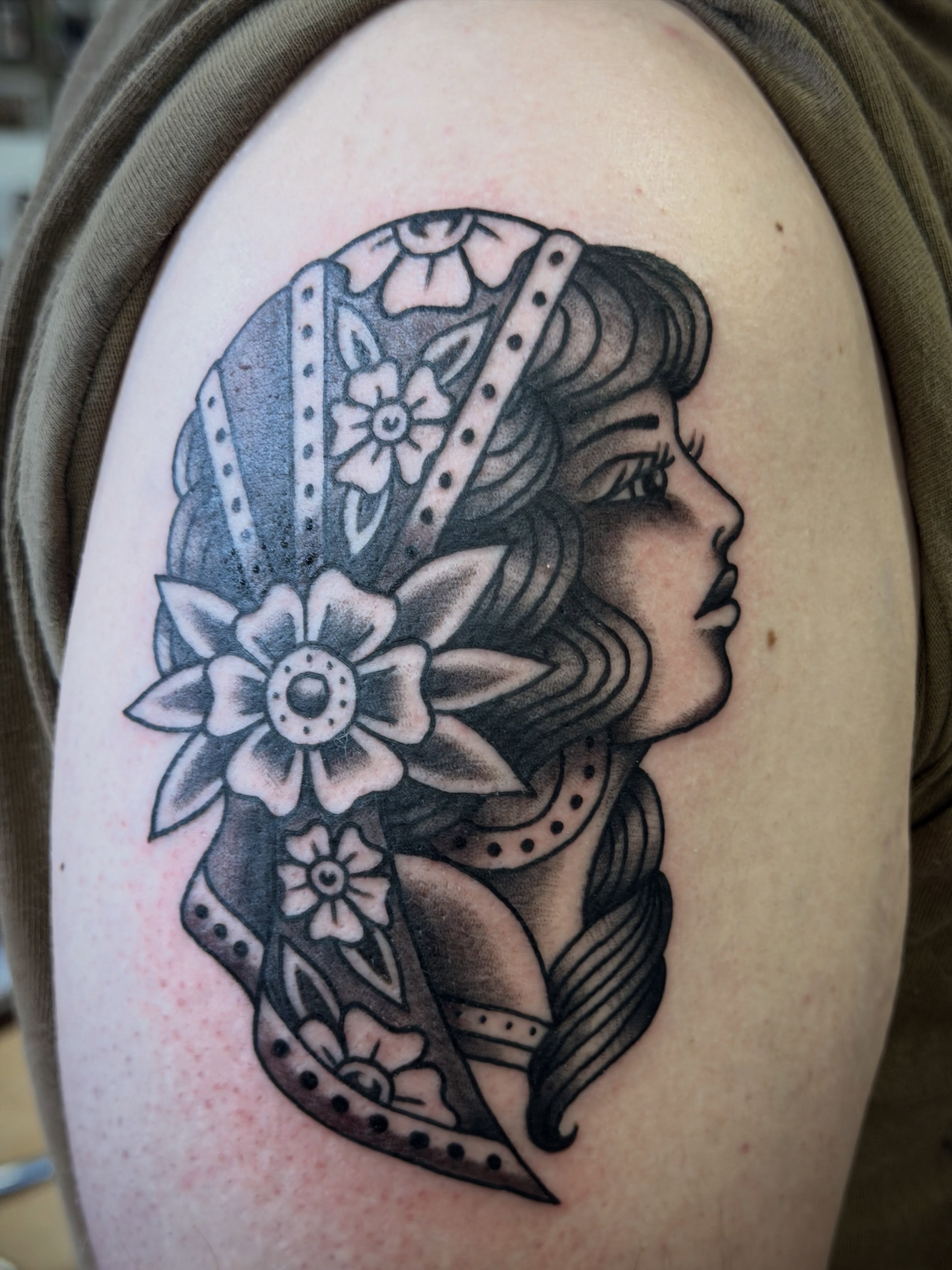 Tattoo by @il.tattoos — american_traditional, black_and_grey