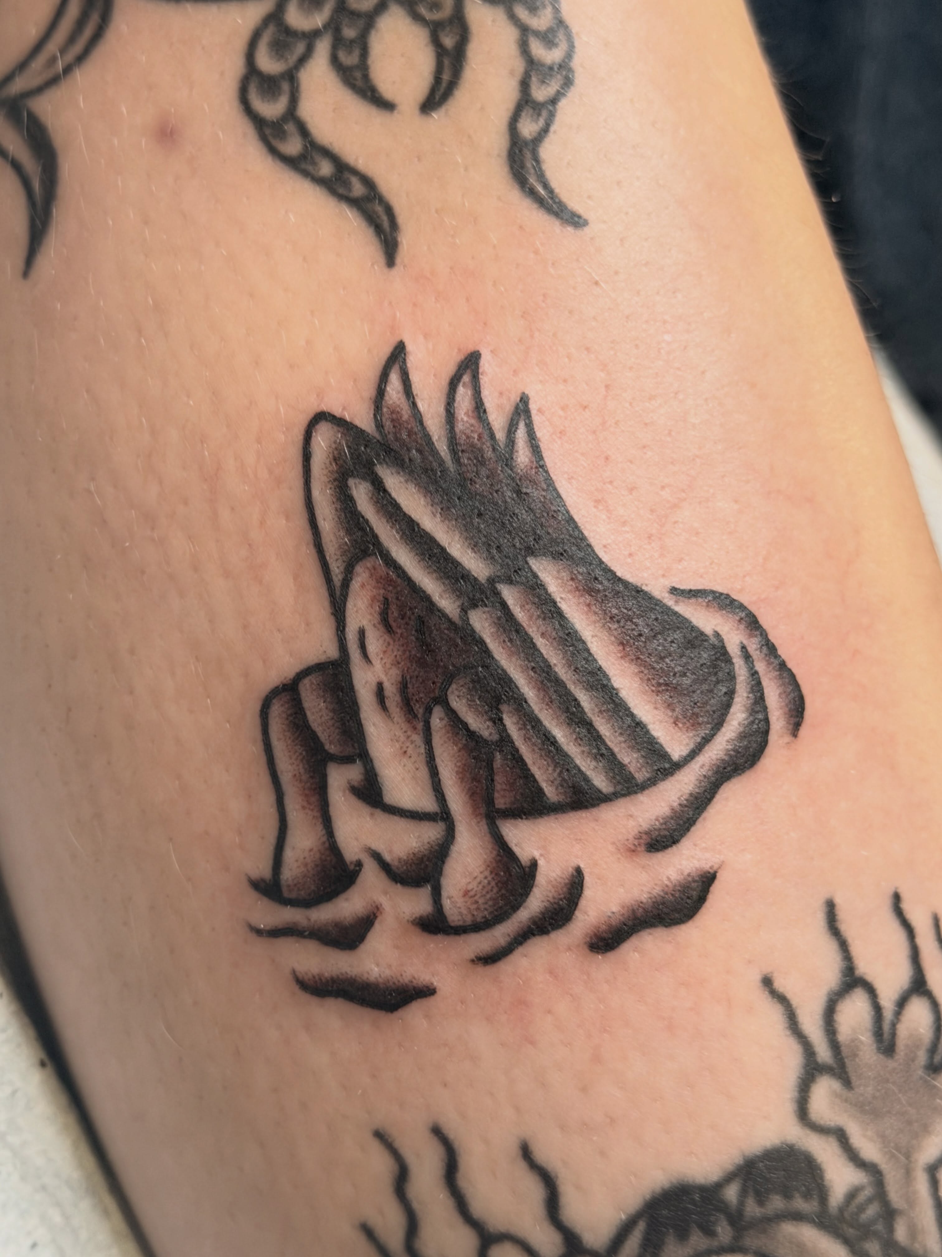 Tattoo by @il.tattoos — black_and_grey