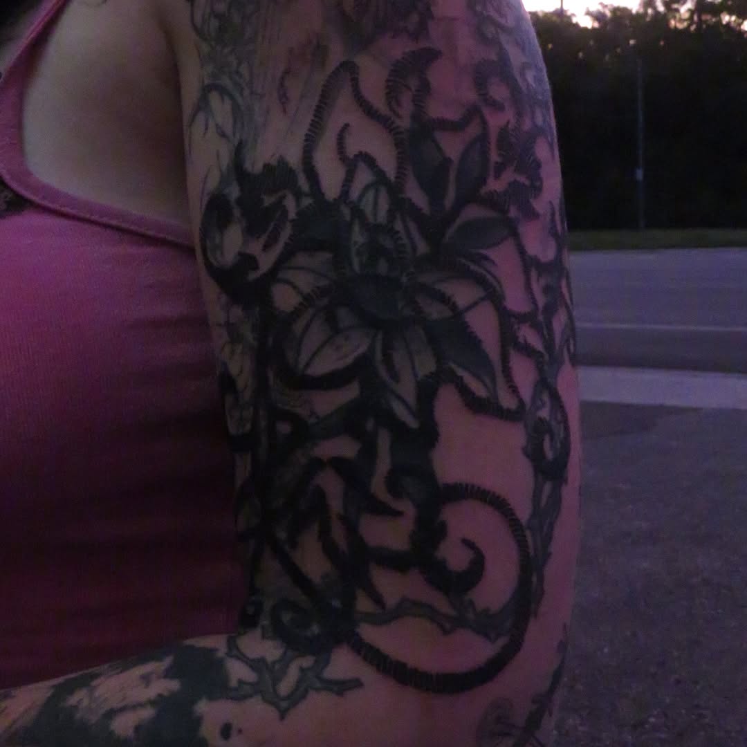 Tattoo by @dr34msc4pes — black_and_grey