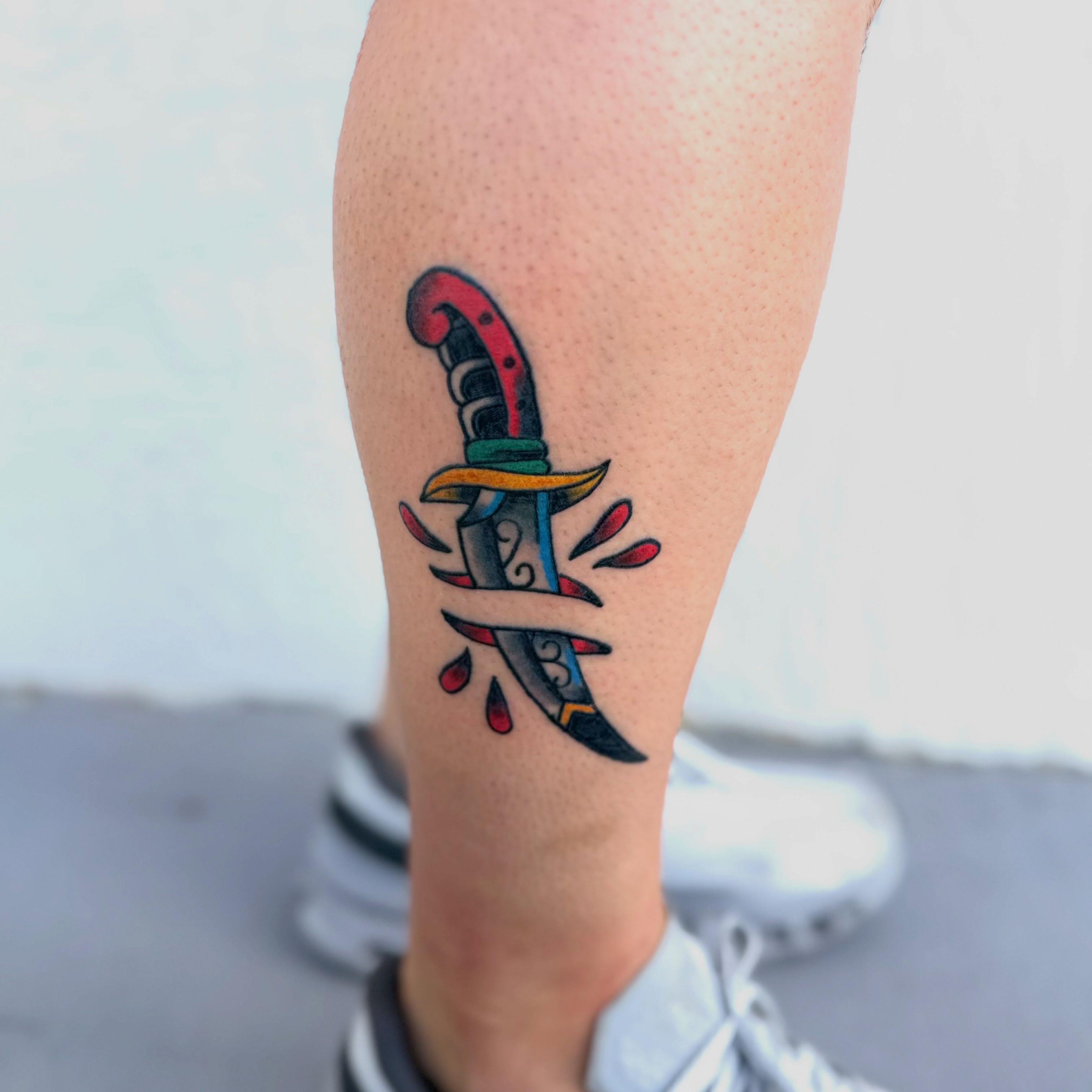 Knife American traditional tattoo on the calf by Camilo