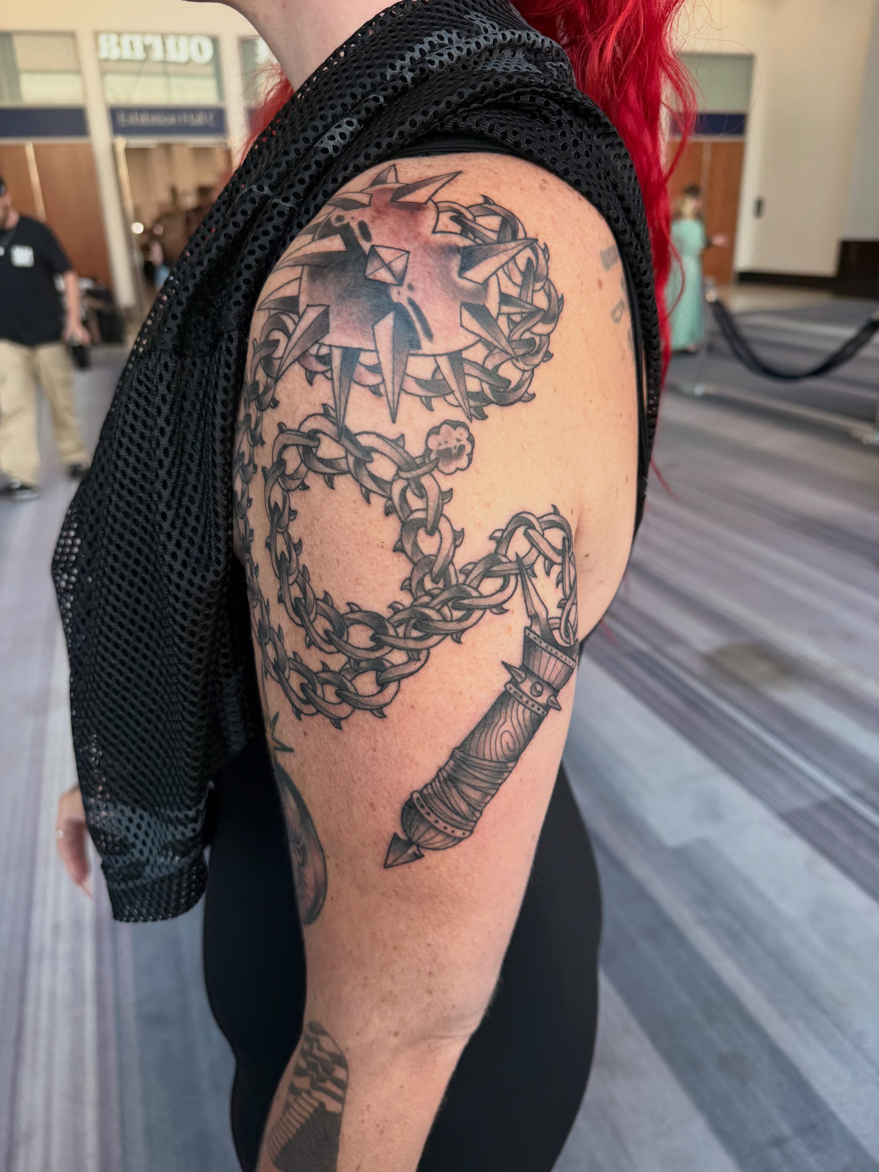 Chain and hand geometric tattoo on the upper arm by Mika Clairissa