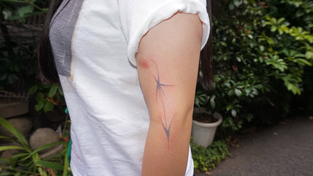 Geometric geometric tattoo on the forearm by 매실 * handpoke