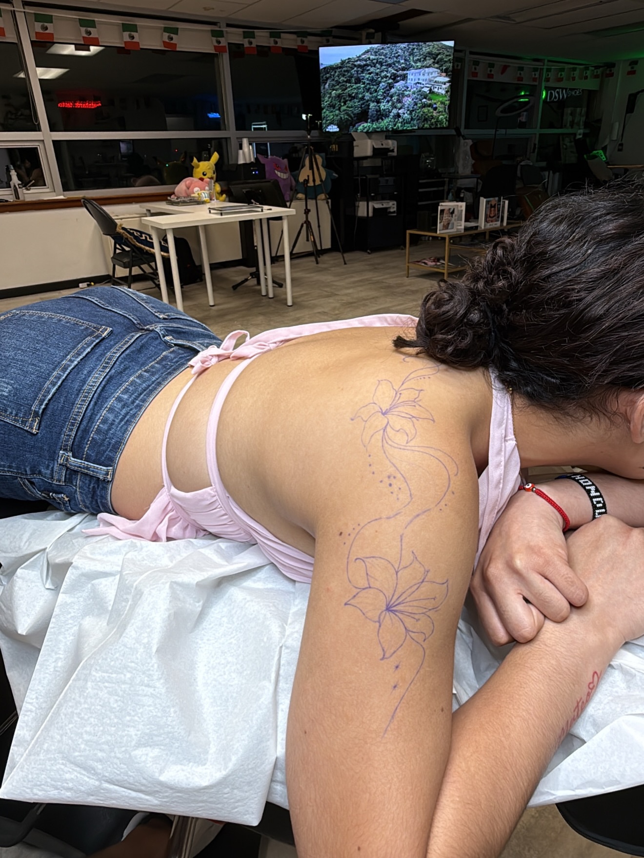 Flower dotwork tattoo on the back by Kevin Betancourt