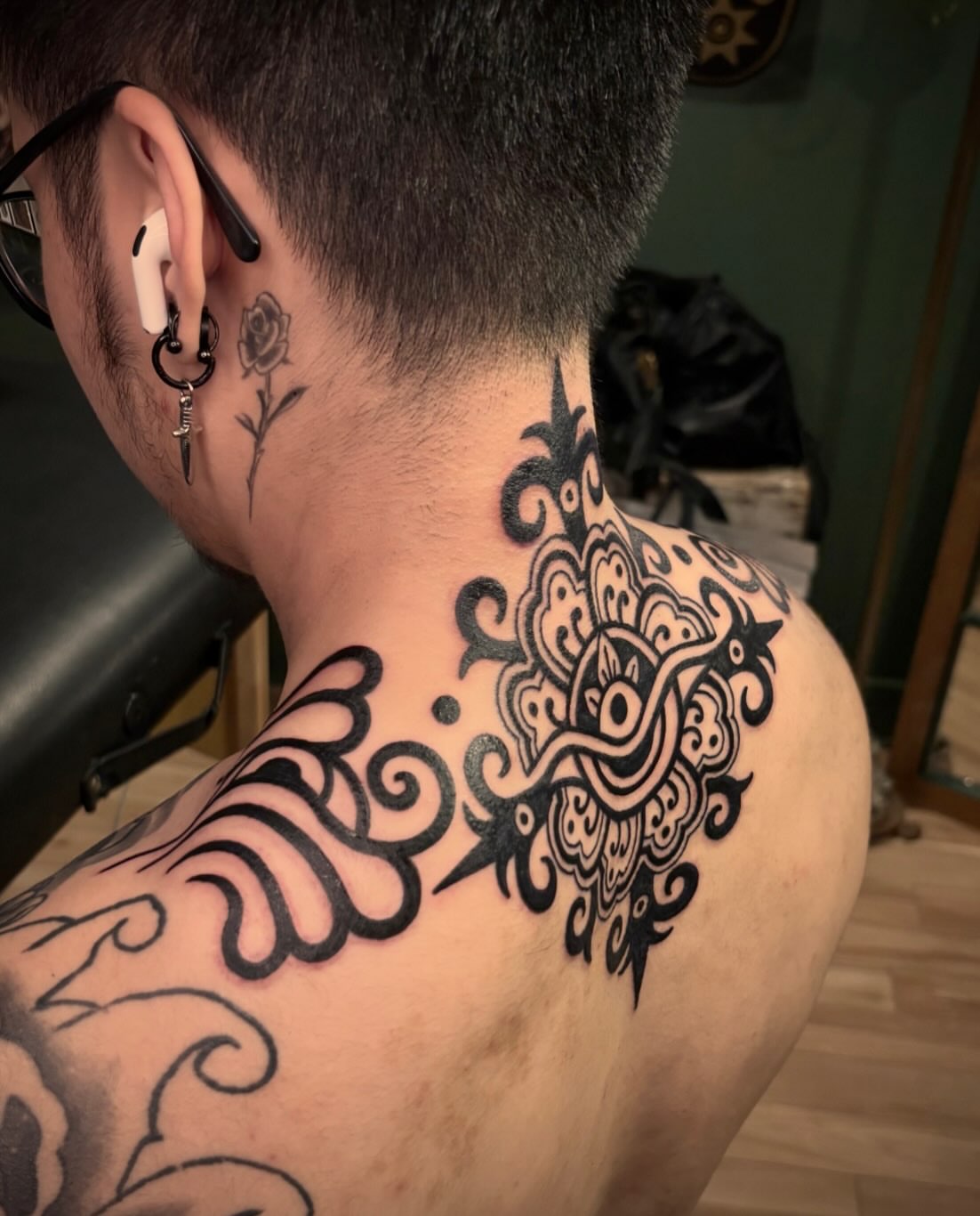 Floral mandala ornamental tattoo on the back by π€ π
πͺ π‘ π π π© π© π π€