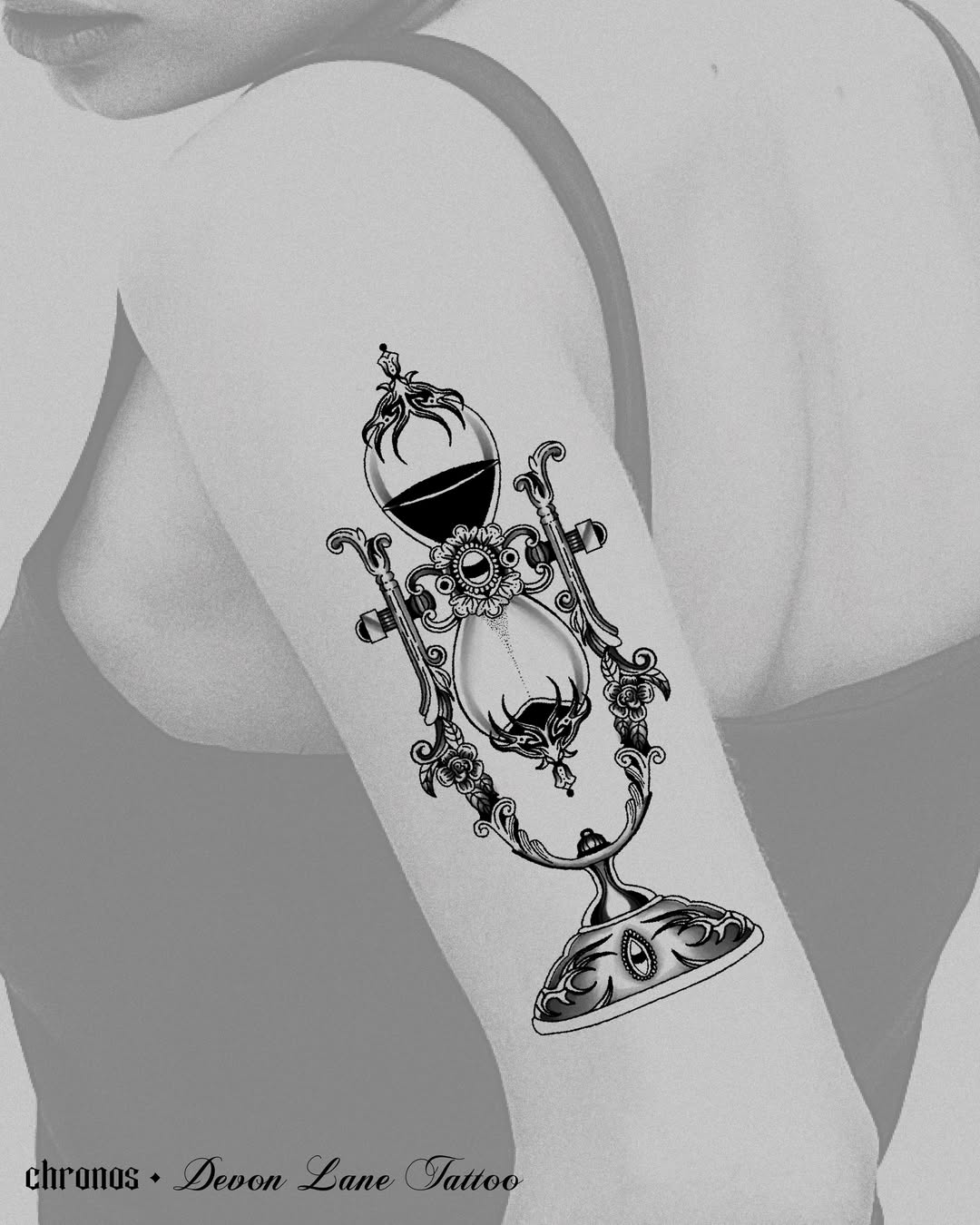 Hourglass ornamental tattoo on the upper arm by dev
