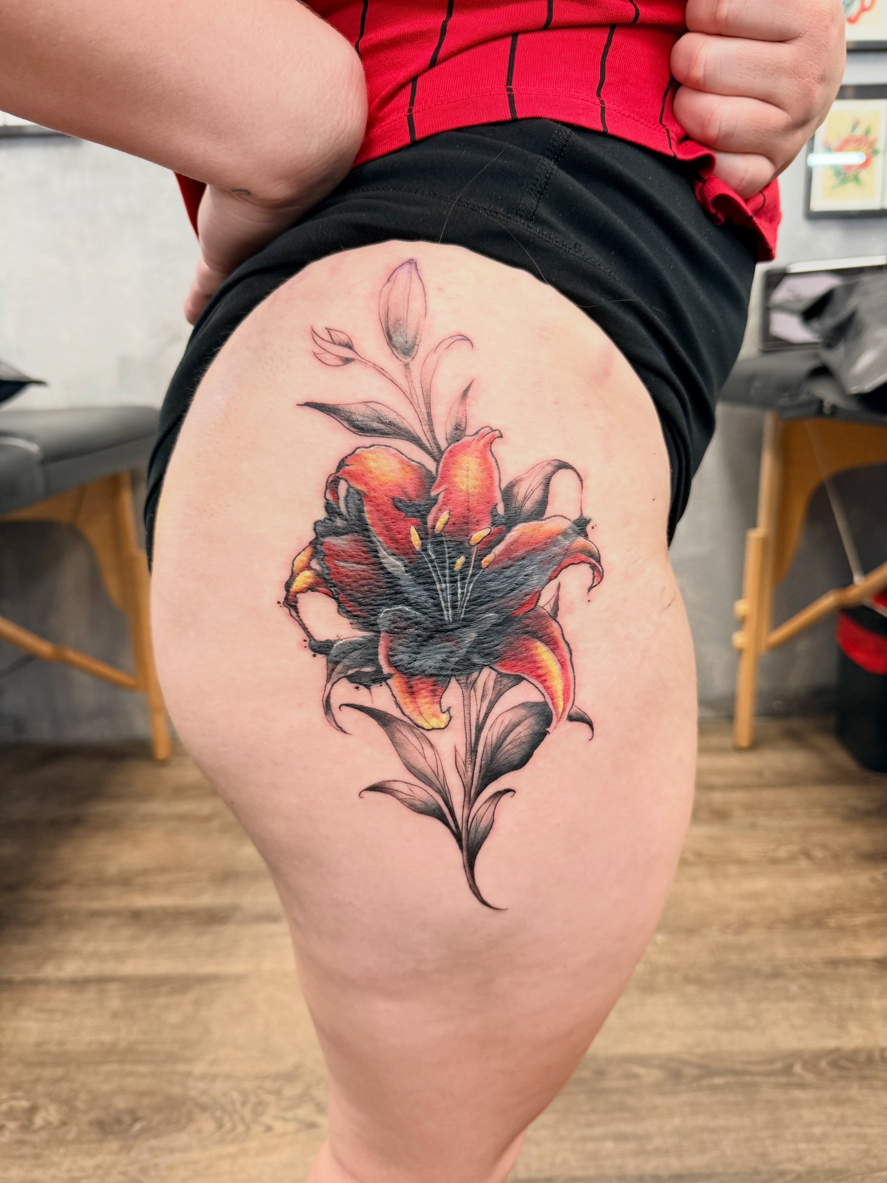 Lily realism tattoo on the thigh by Chris