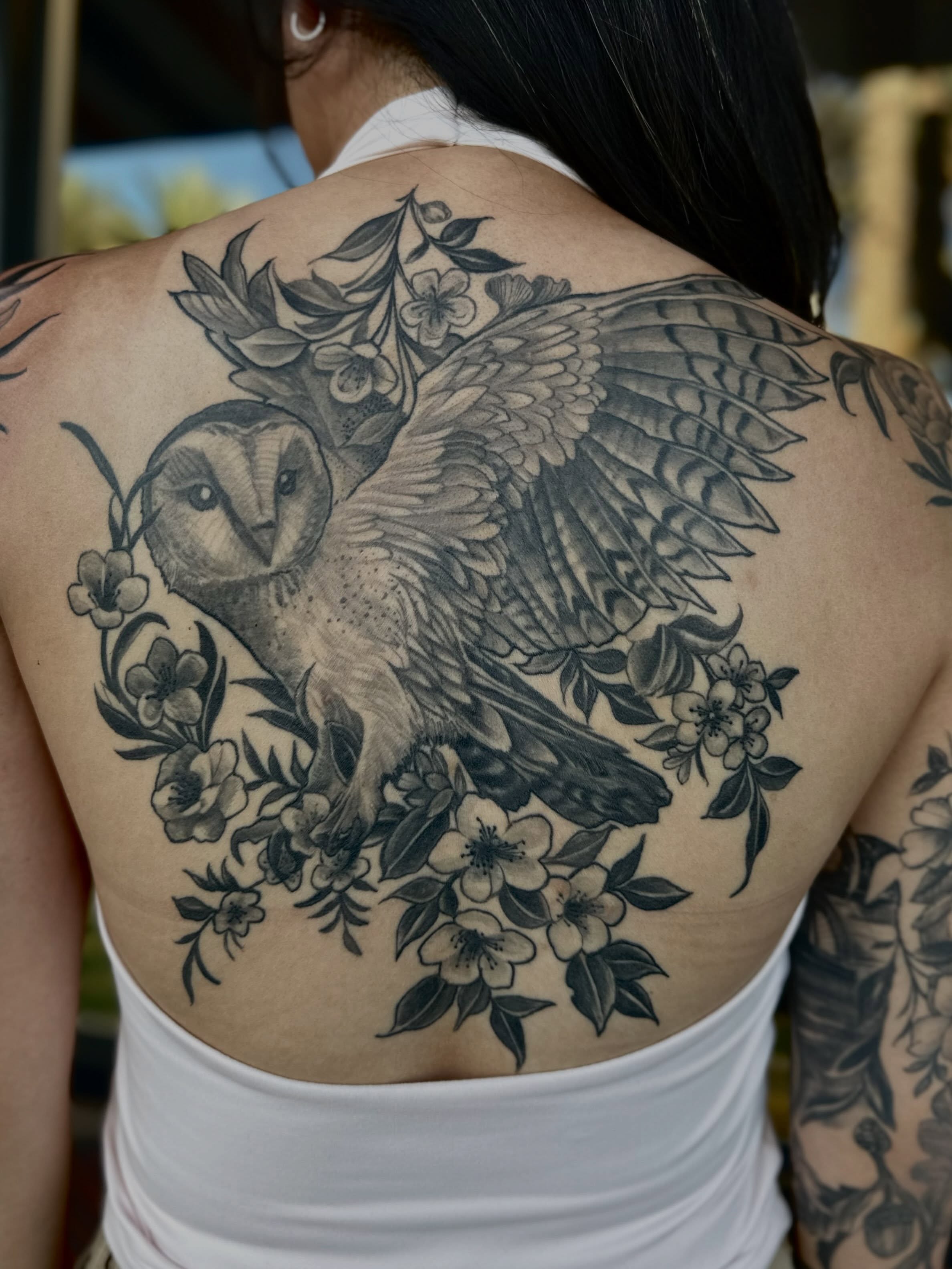 Owl and floral realism tattoo on the back by Mathilda Quynh
