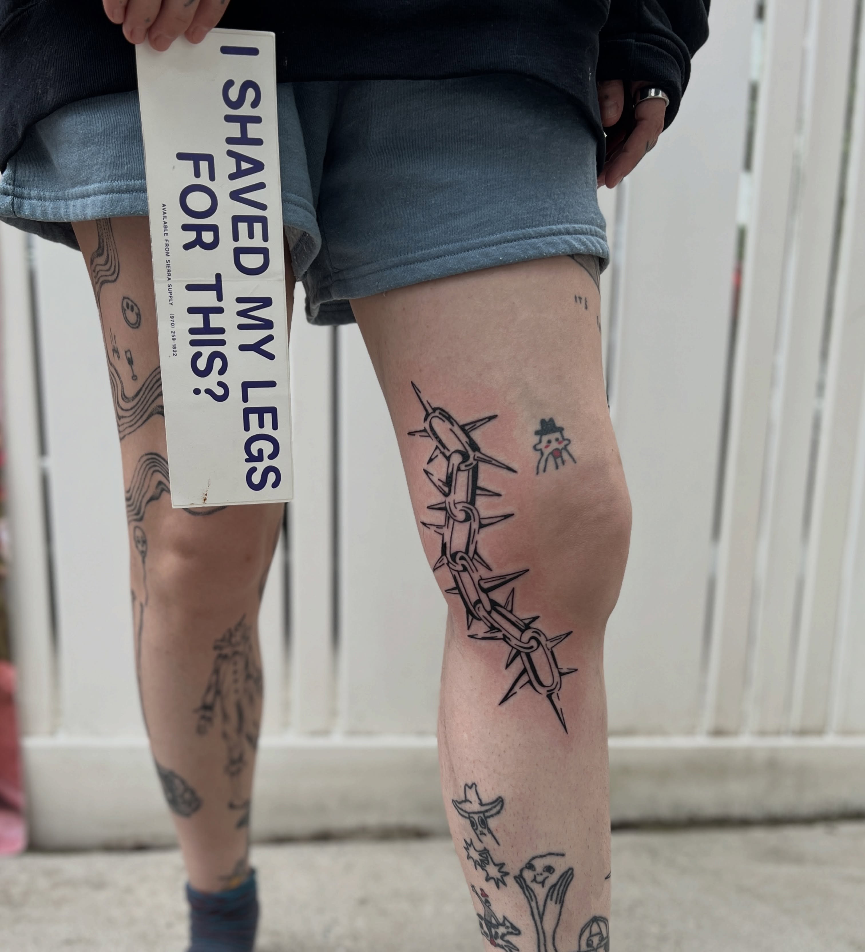 Barbed wire black and grey tattoo on the leg by Elleree (LRE)