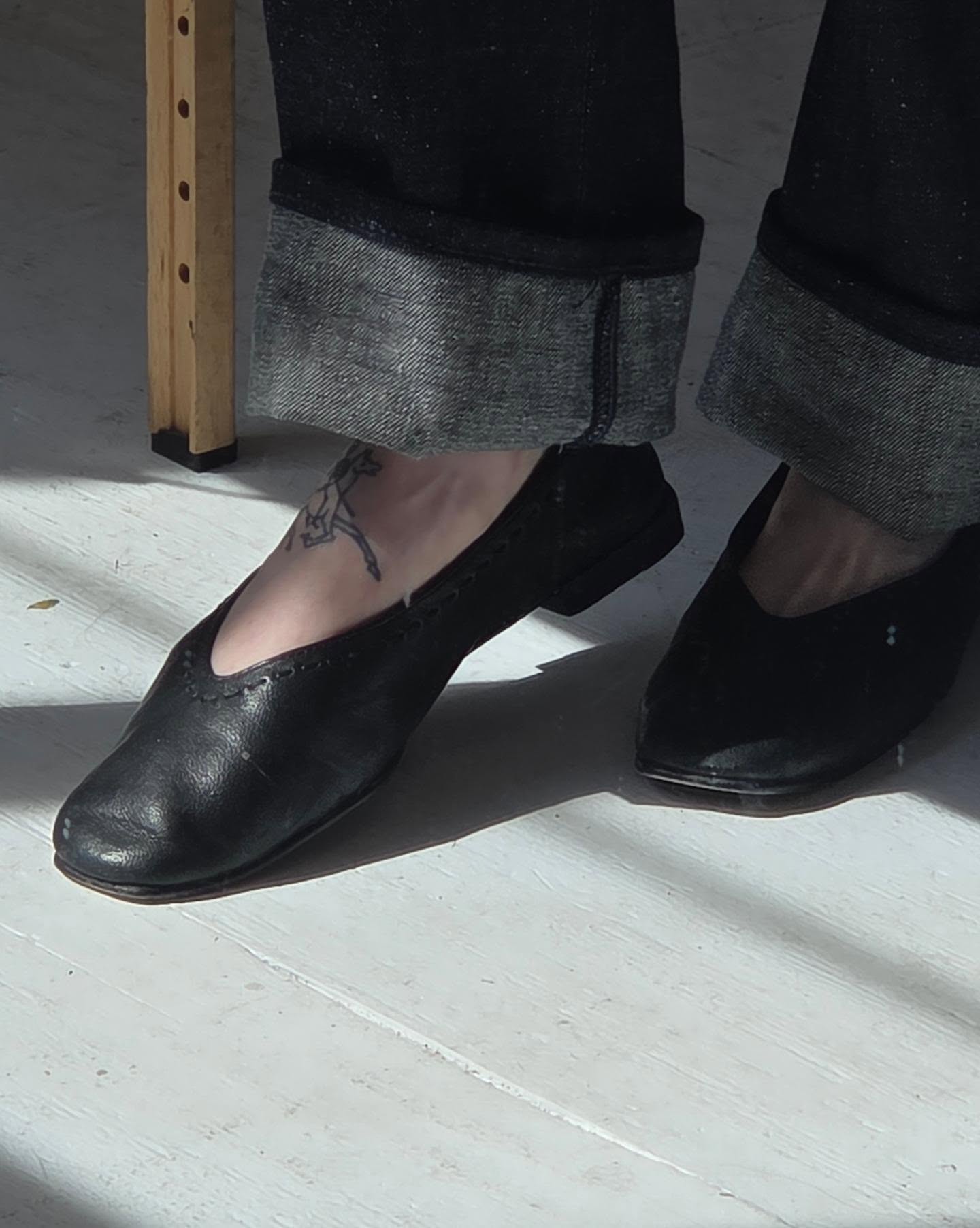 Bird black and grey tattoo on the foot by jules tattoos