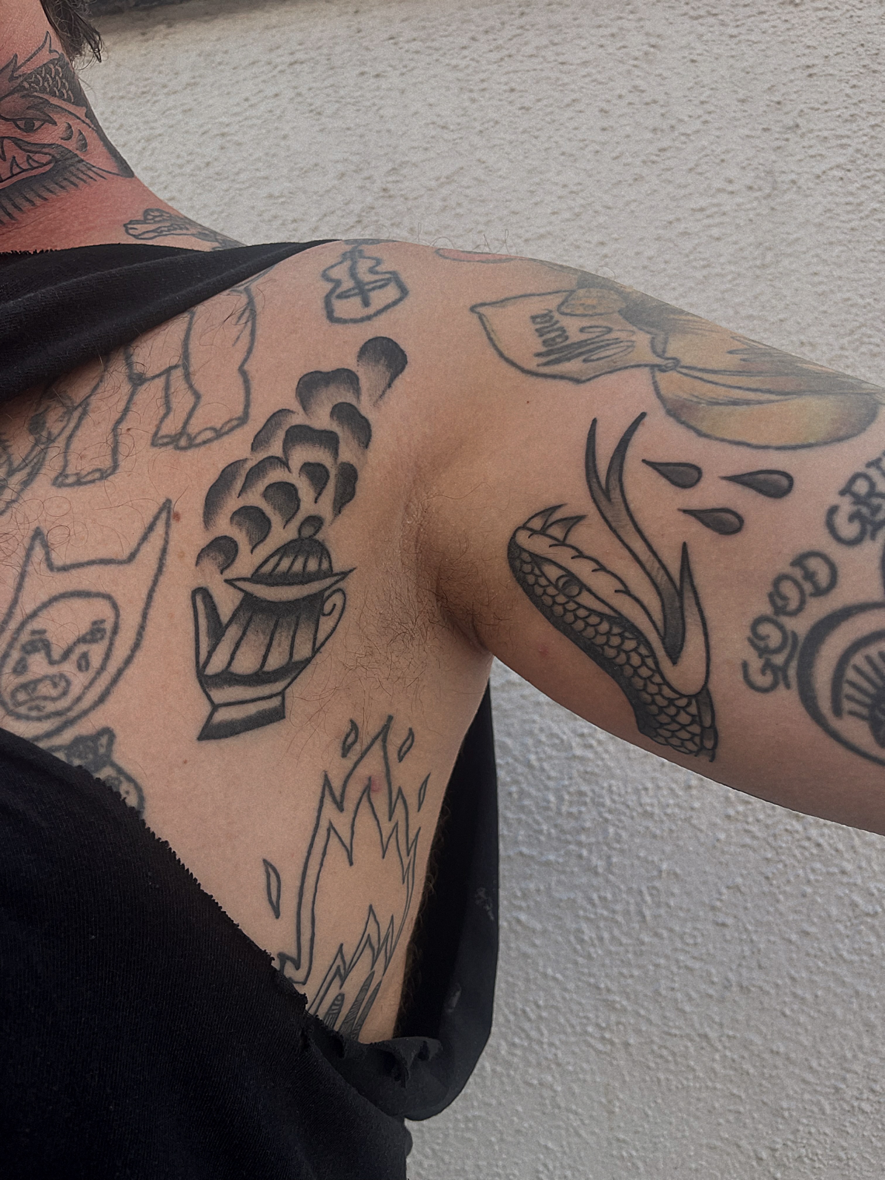 Tattoo by @ezzybones — black_and_grey