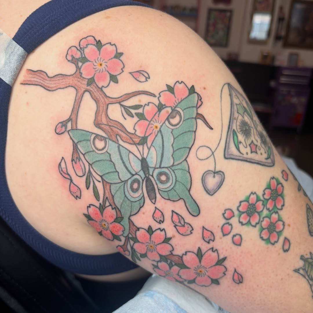 Tattoo by @manicpixietattoos — japanese_irezumi, dotwork