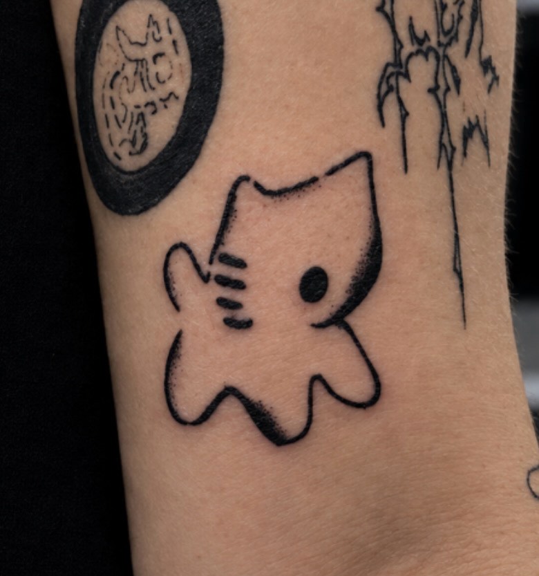 Cat minimalist tattoo on the forearm by rylie :P