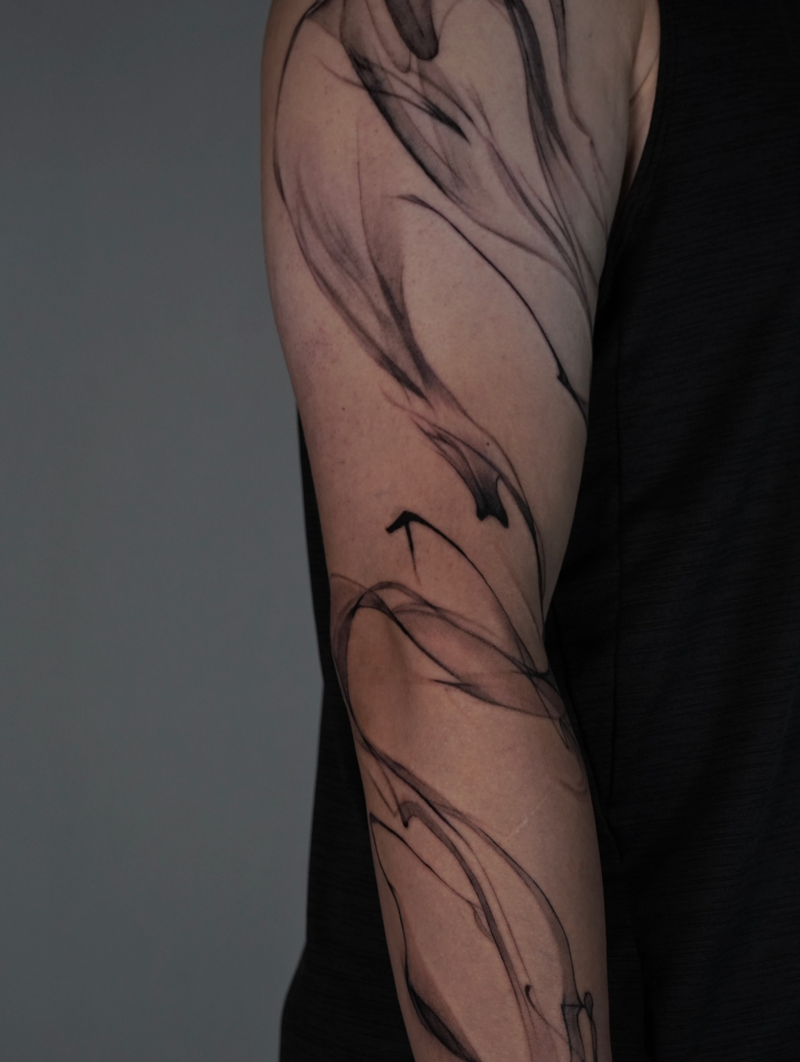 Abstract swirls black and grey tattoo on the forearm by Yu Chen