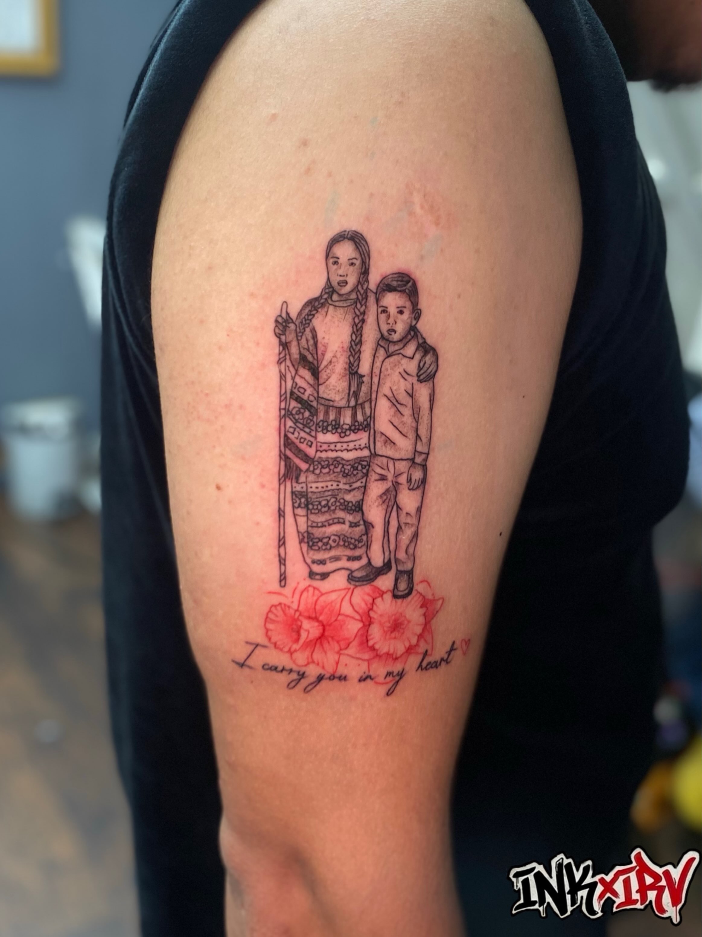 Mother and child realism tattoo on the upper arm by Irving Guzman