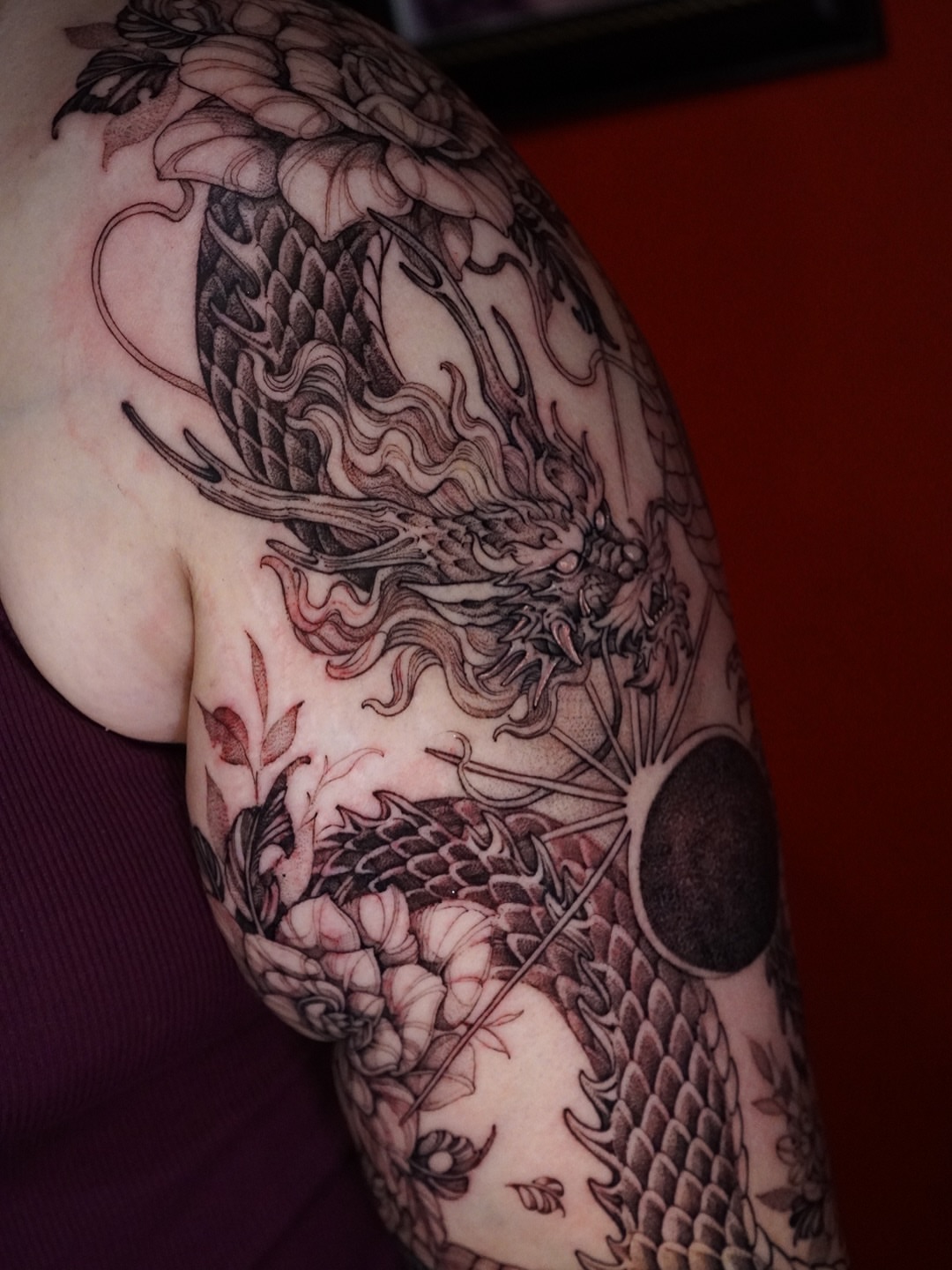 Dragon and flowers realism tattoo on the shoulder by 🌛 Lê Huỳnh🌜, Dallas, Texas