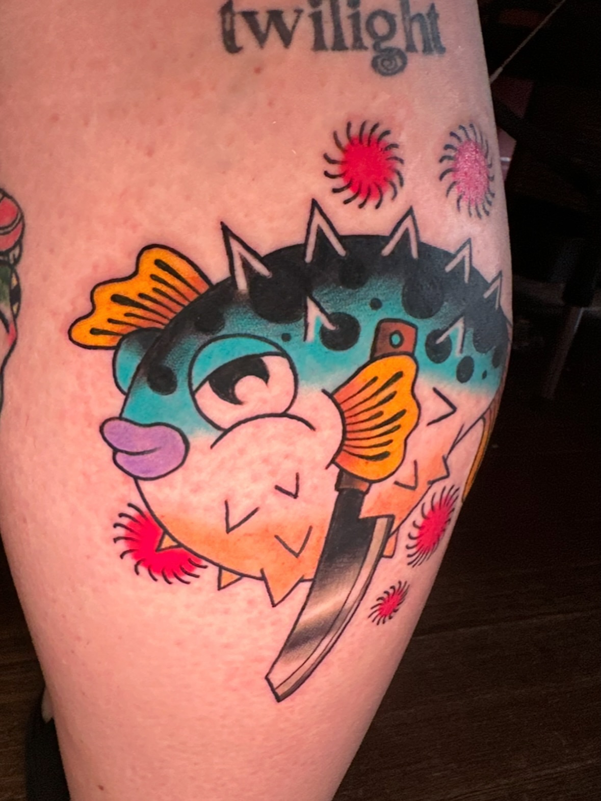Fish American traditional tattoo on the thigh by 𝔪𝔞𝔩𝔢𝔯𝔦𝔢 𝔫𝔢𝔳𝔢𝔯𝔪𝔬𝔯𝔢 🐦‍⬛ 𝔫𝔢𝔴 𝔧𝔢𝔯𝔰𝔢𝔶 𝔱𝔞𝔱𝔱𝔬𝔬