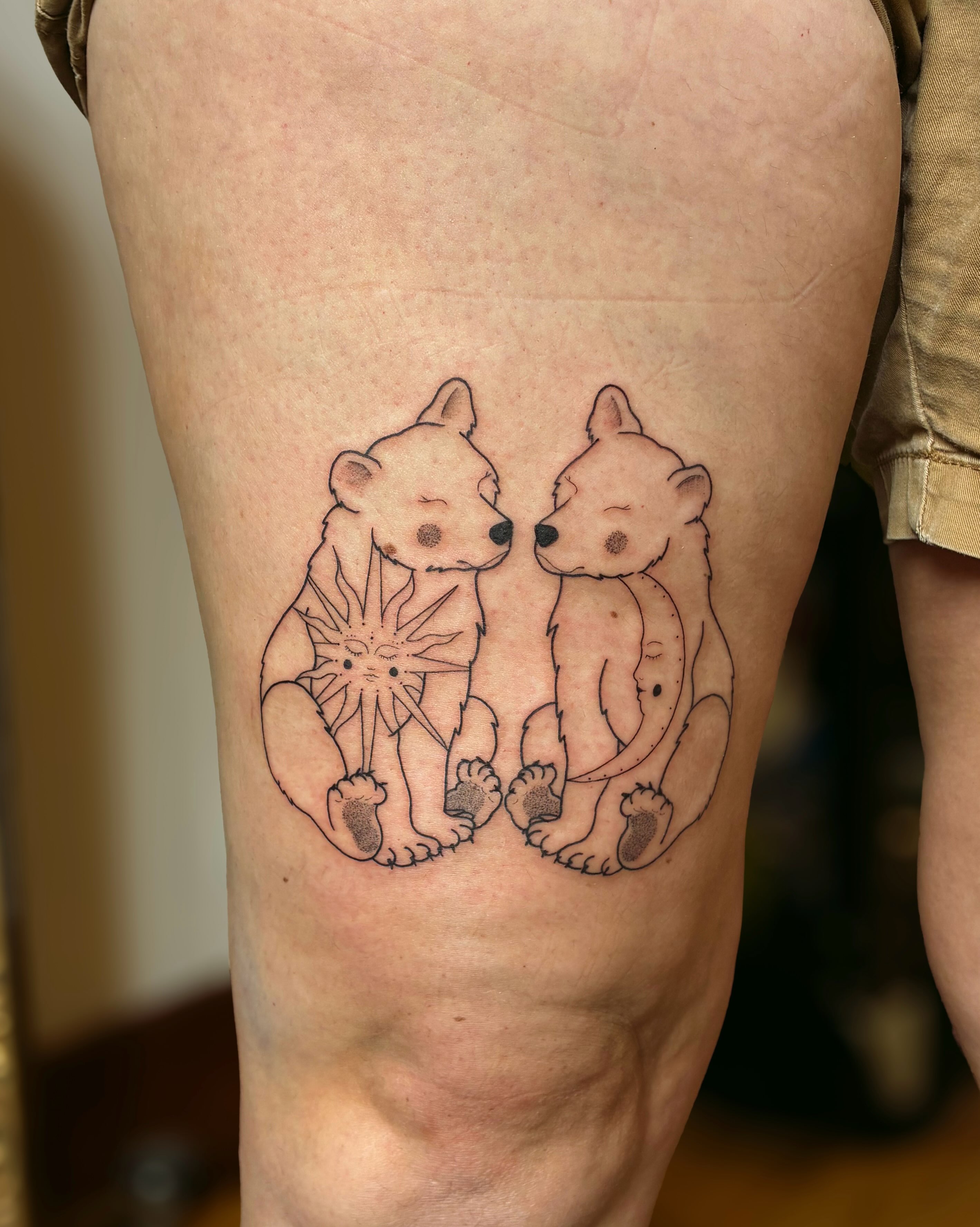 Tattoo by @lajusteligne — dotwork