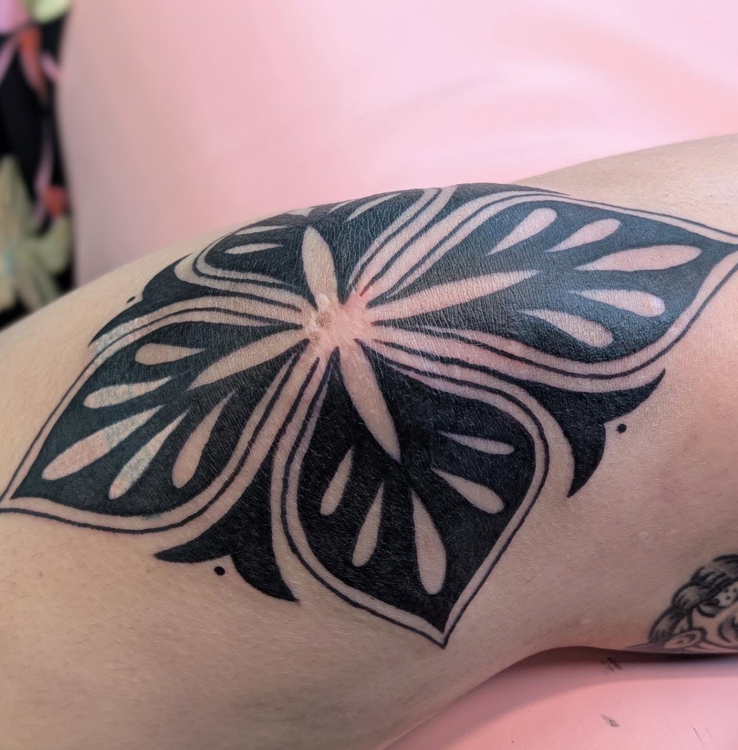Monstera leaf black and grey tattoo on the thigh by Alexandria Green