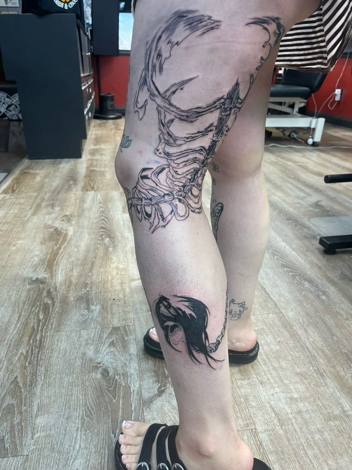 Dragon black and grey tattoo on the leg by Ricardo (RJ)