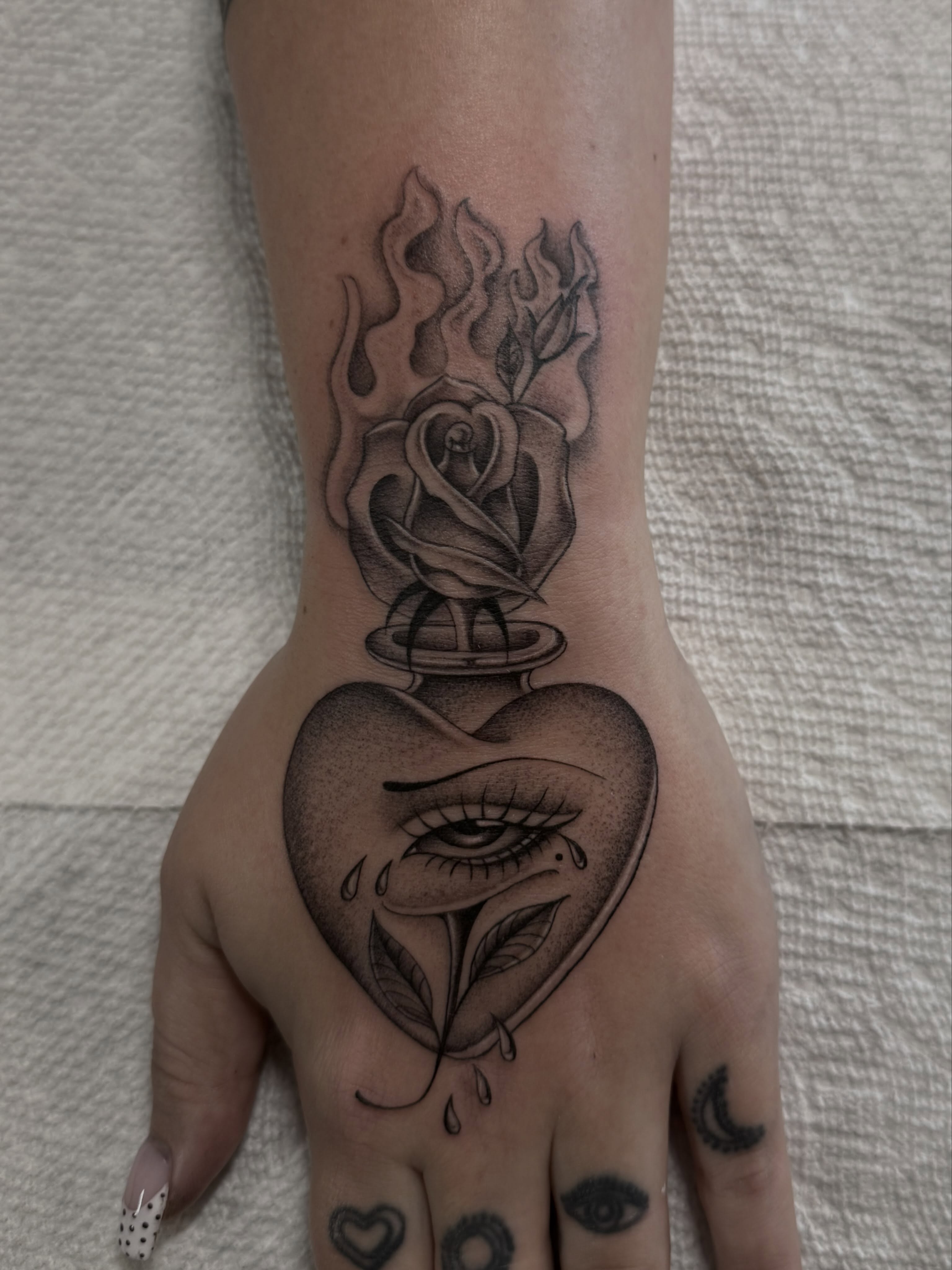 Heart with rose realism tattoo on the hand by H e I D I