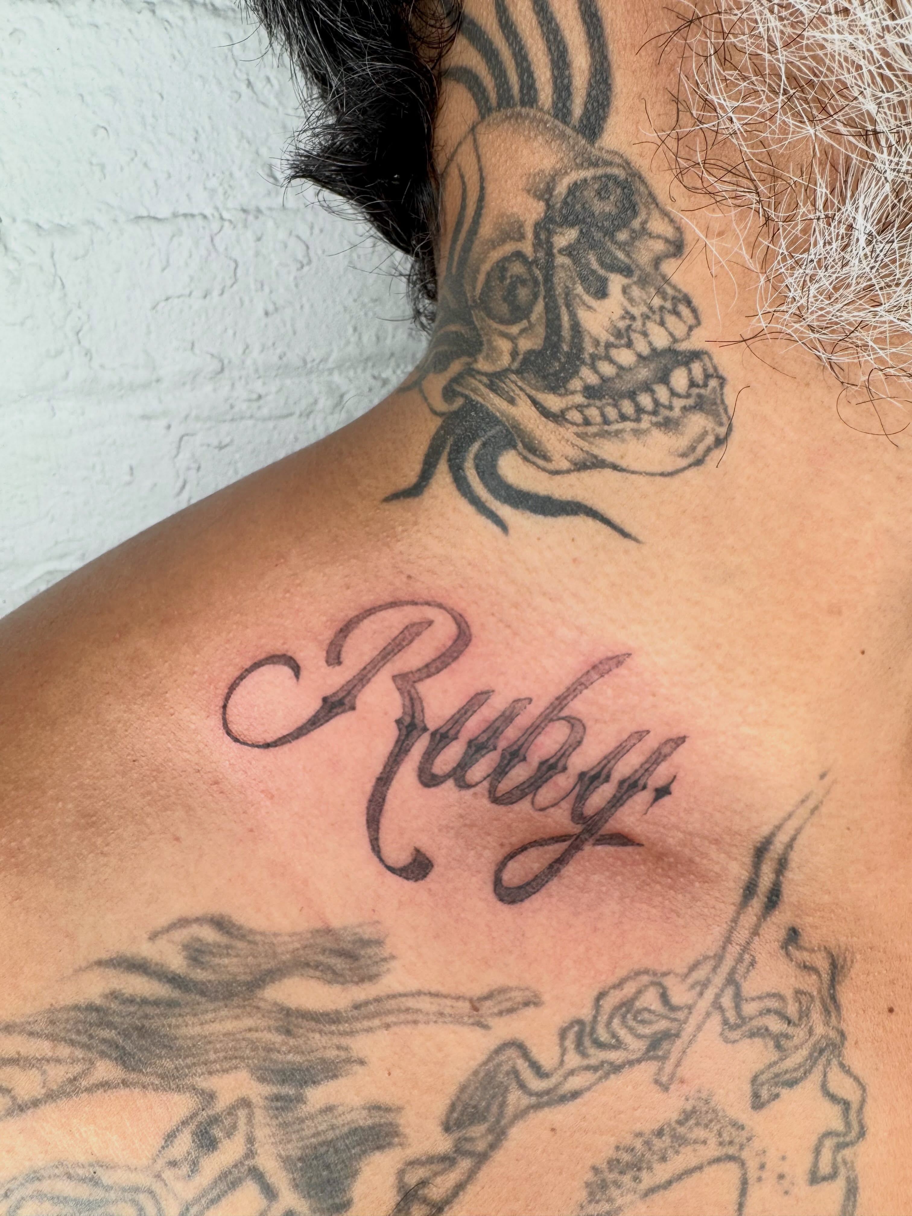 Skull black and grey tattoo on the neck by Kenny ๐ด