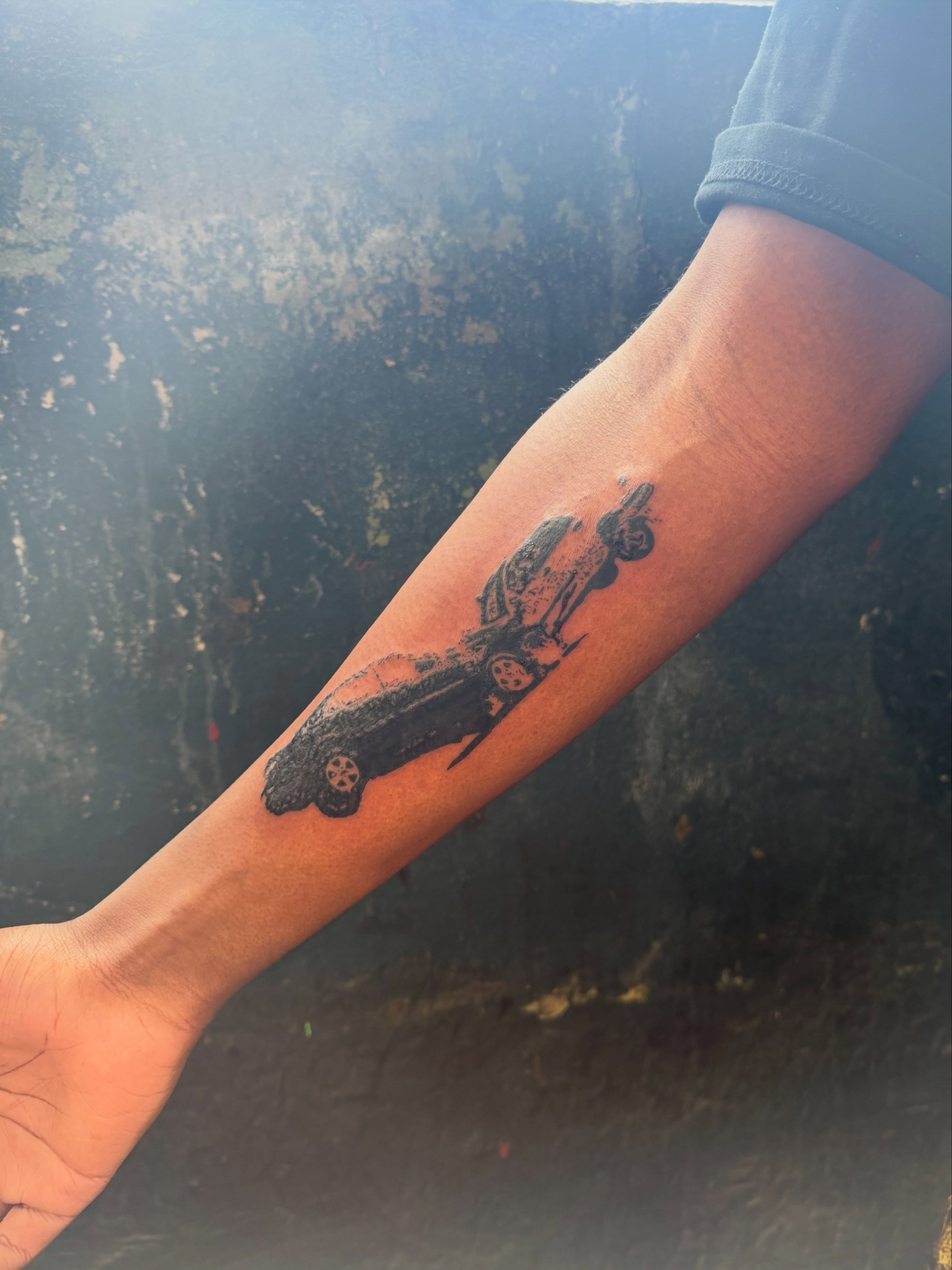 Car black and grey tattoo on the forearm by Jose Javier