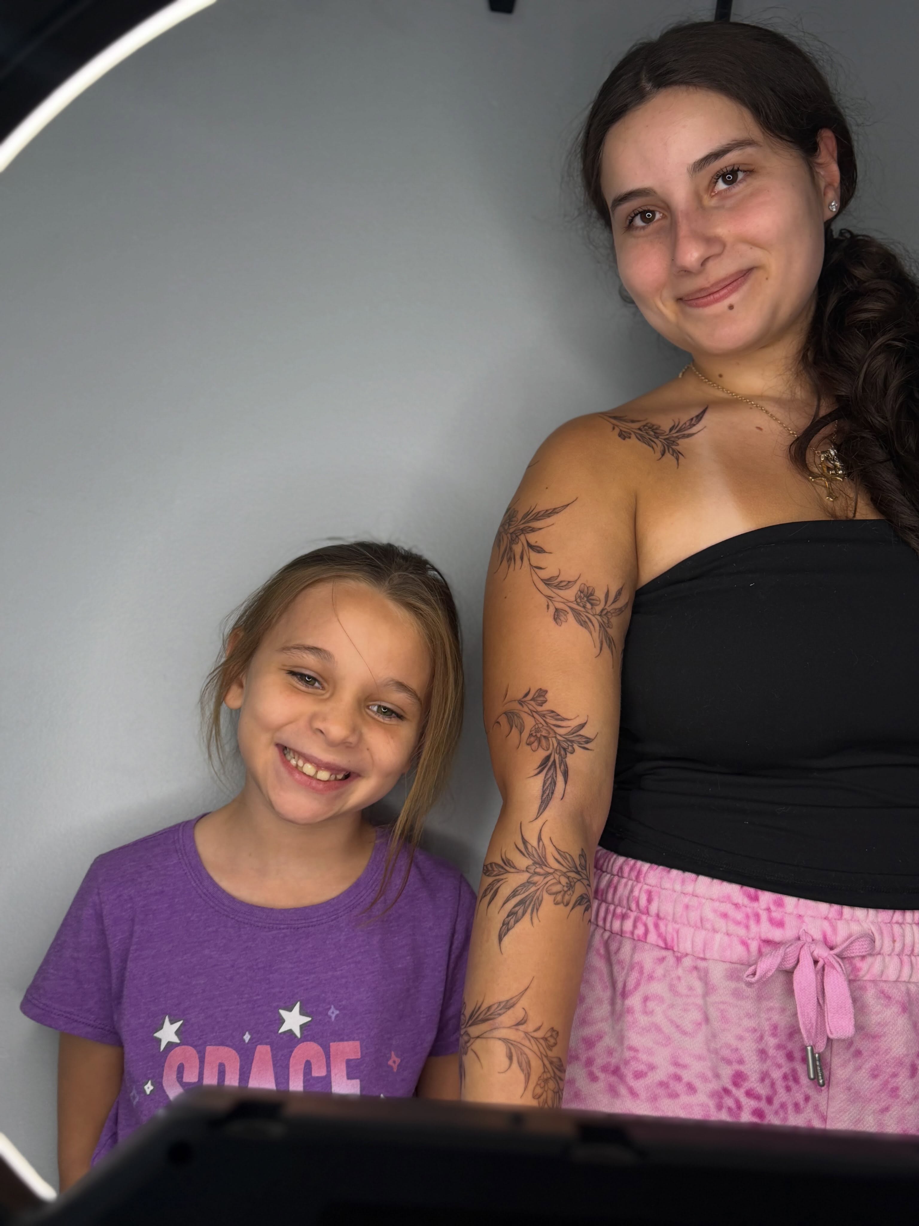 Floral black and grey tattoo on the upper arm by Silva Wellen