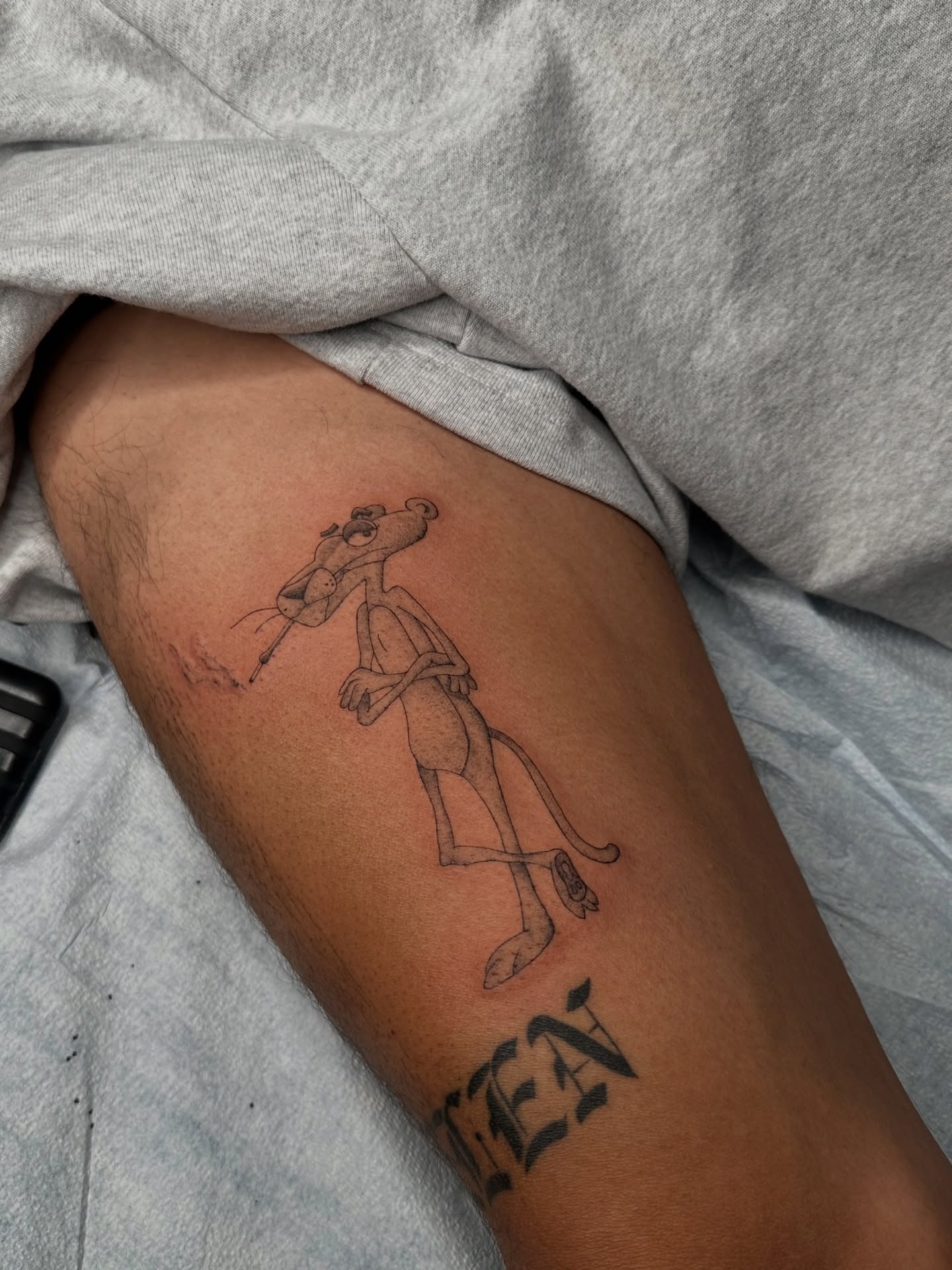 Cheetah black and grey tattoo on the thigh by @taravychi