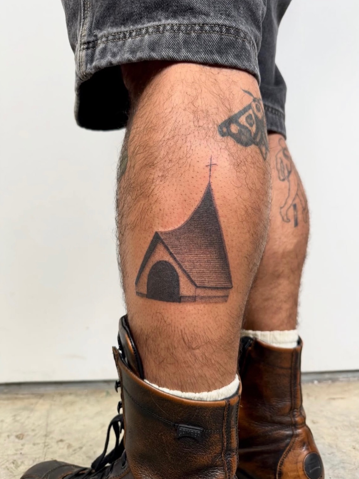 Church black and grey tattoo on the thigh by Kenny ๐ด