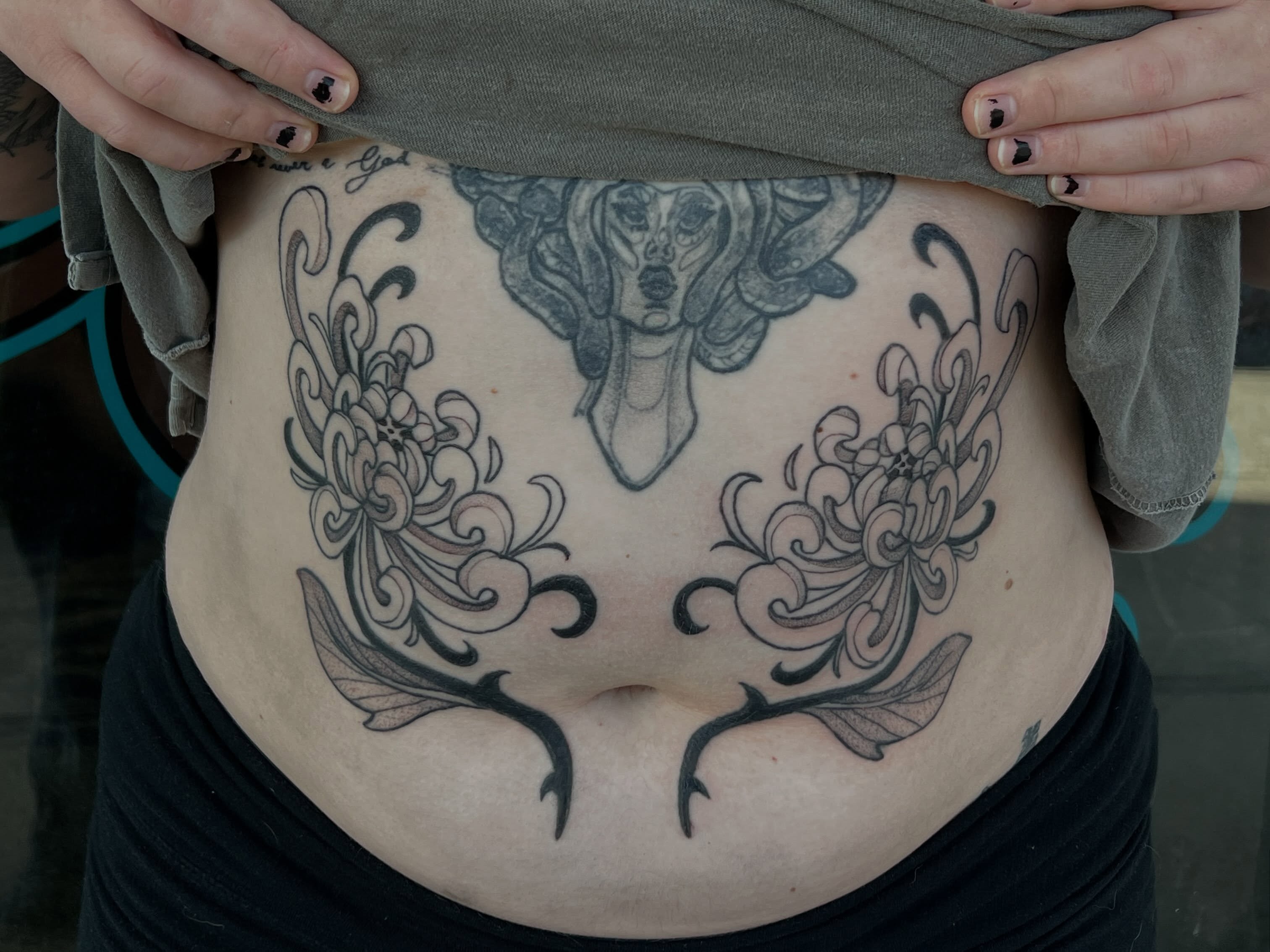 Floral and woman black and grey tattoo on the torso by Callie πͺ
