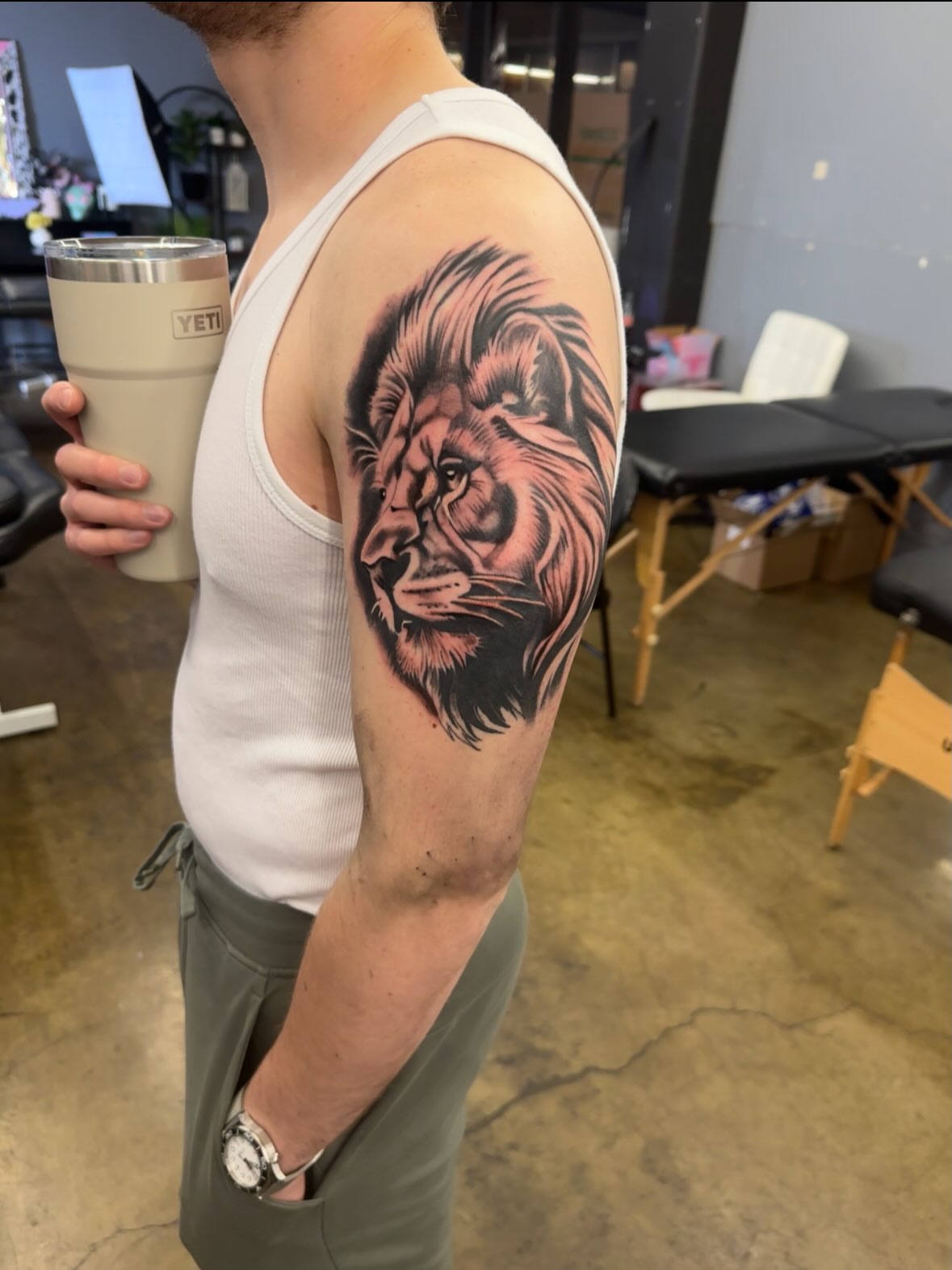 Lion realism tattoo on the upper arm by Willi Tattoos👹