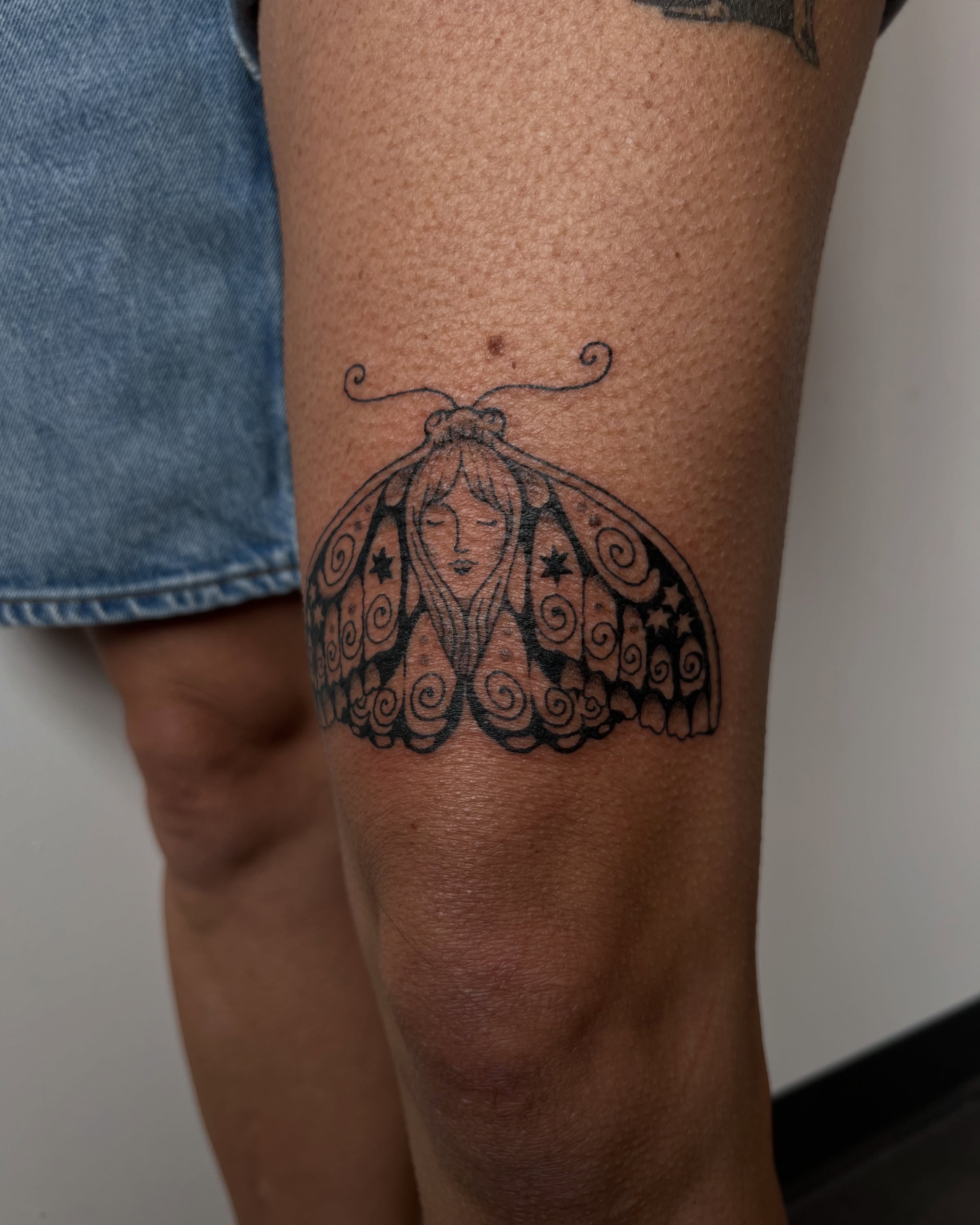Tattoo by @rachelradiant — black_and_grey
