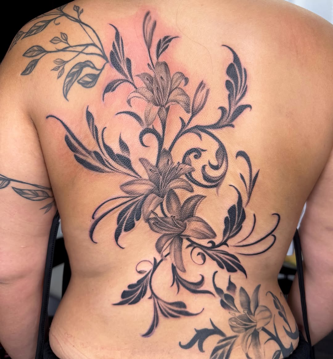 Floral bouquet black and grey tattoo on the back by Red