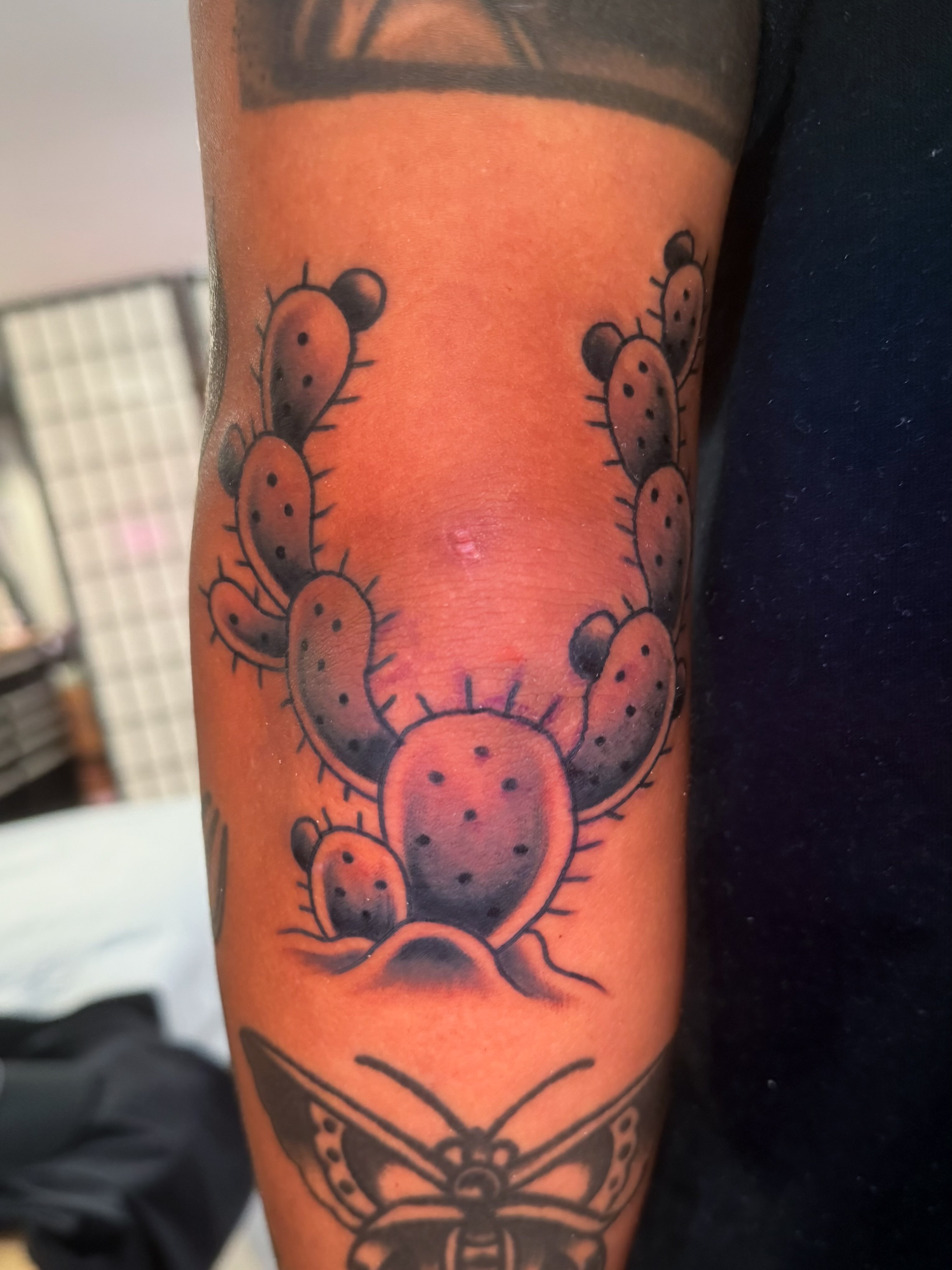 Tattoo by @mindinchainstattoos — realism
