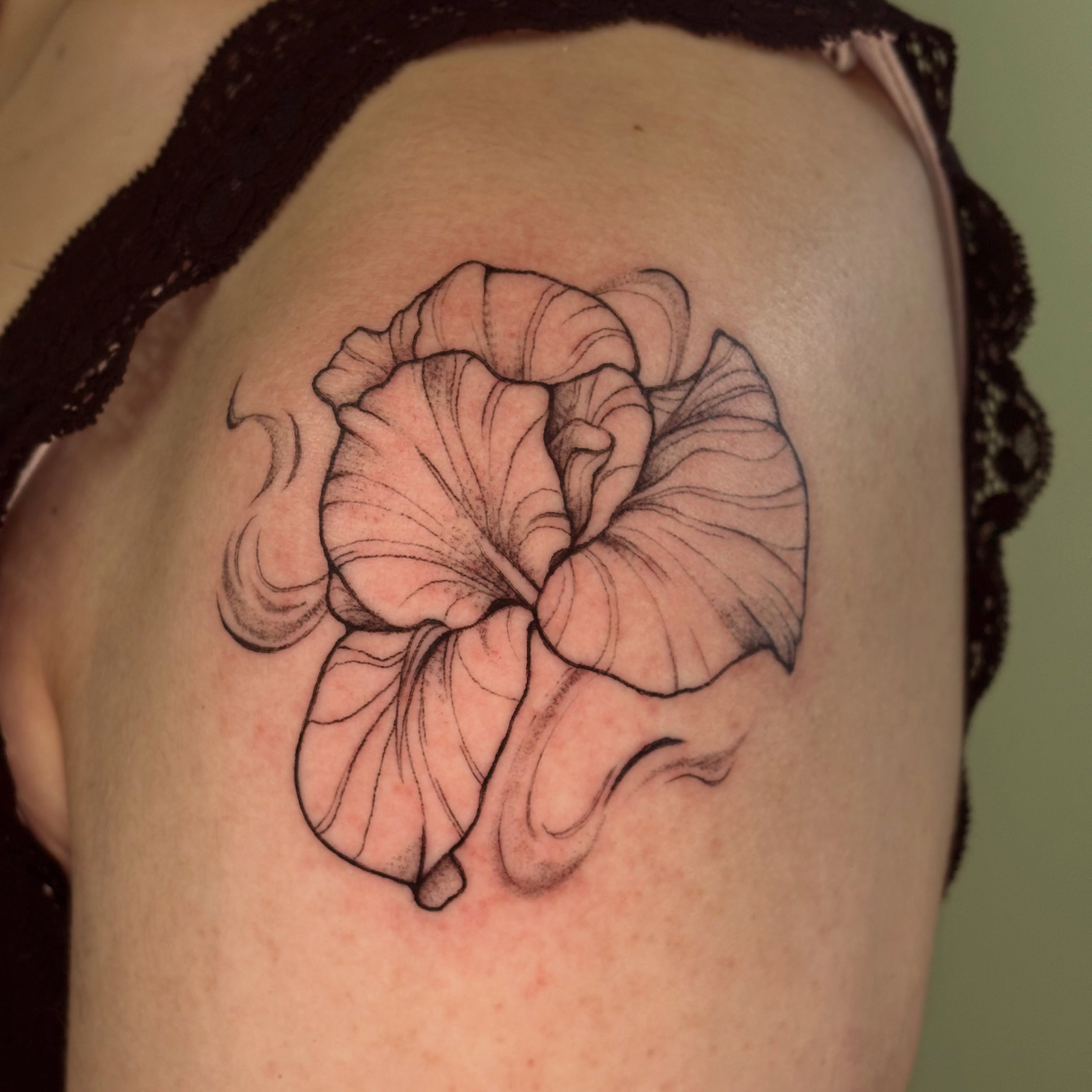 Flower black and grey tattoo on the shoulder by Chloe Shay