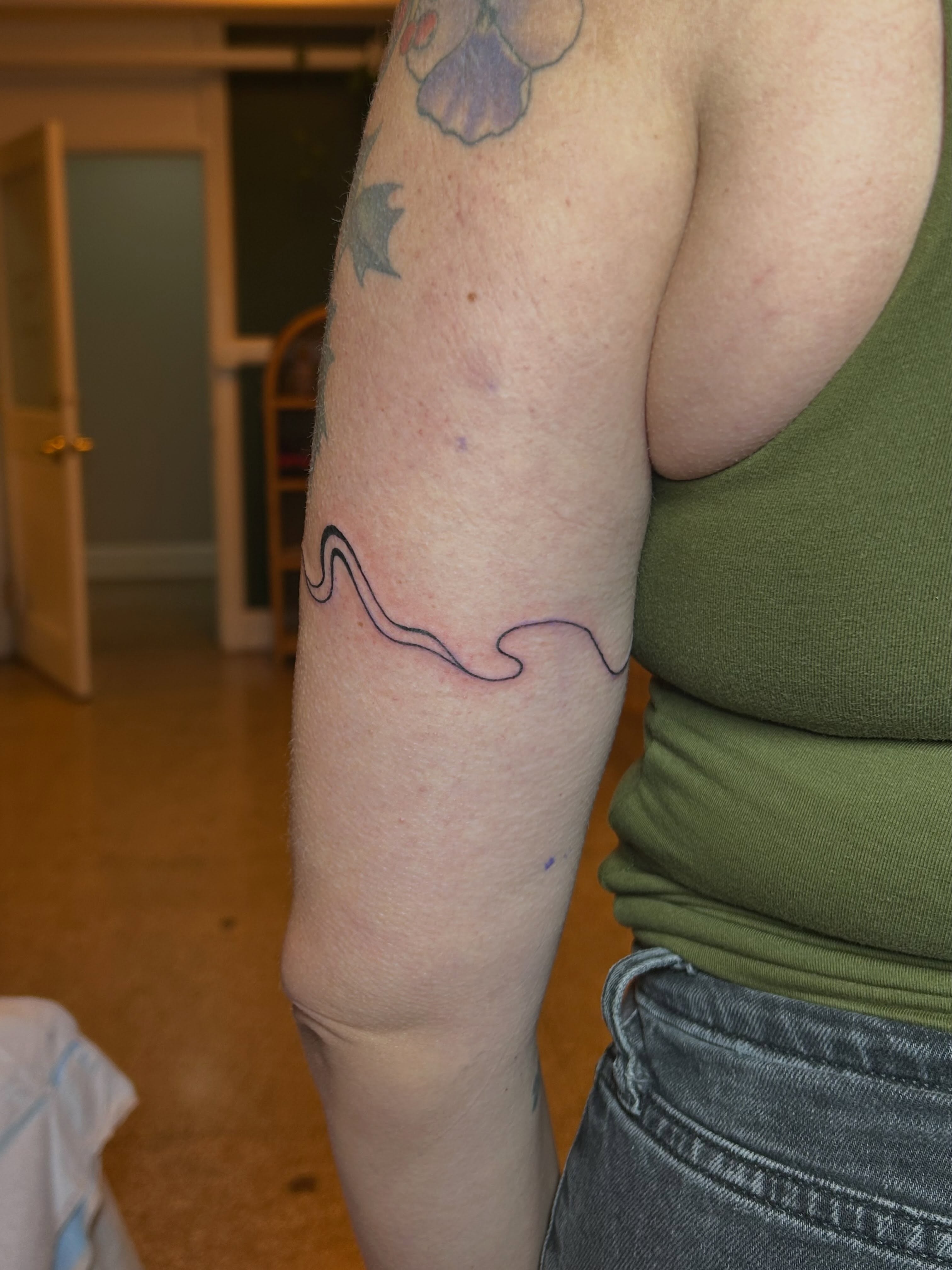Tattoo by @sofiasparklez โ minimalist